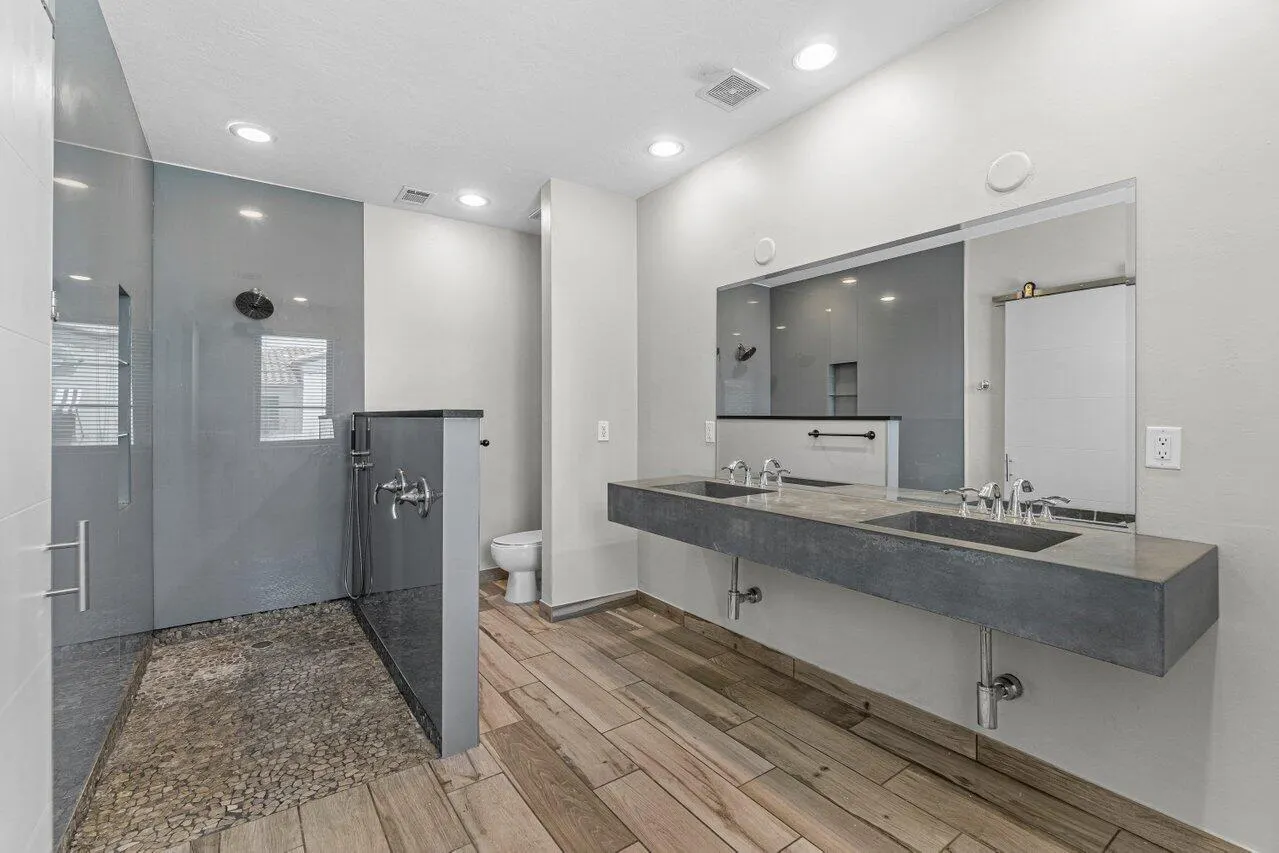 625 Via Villagio