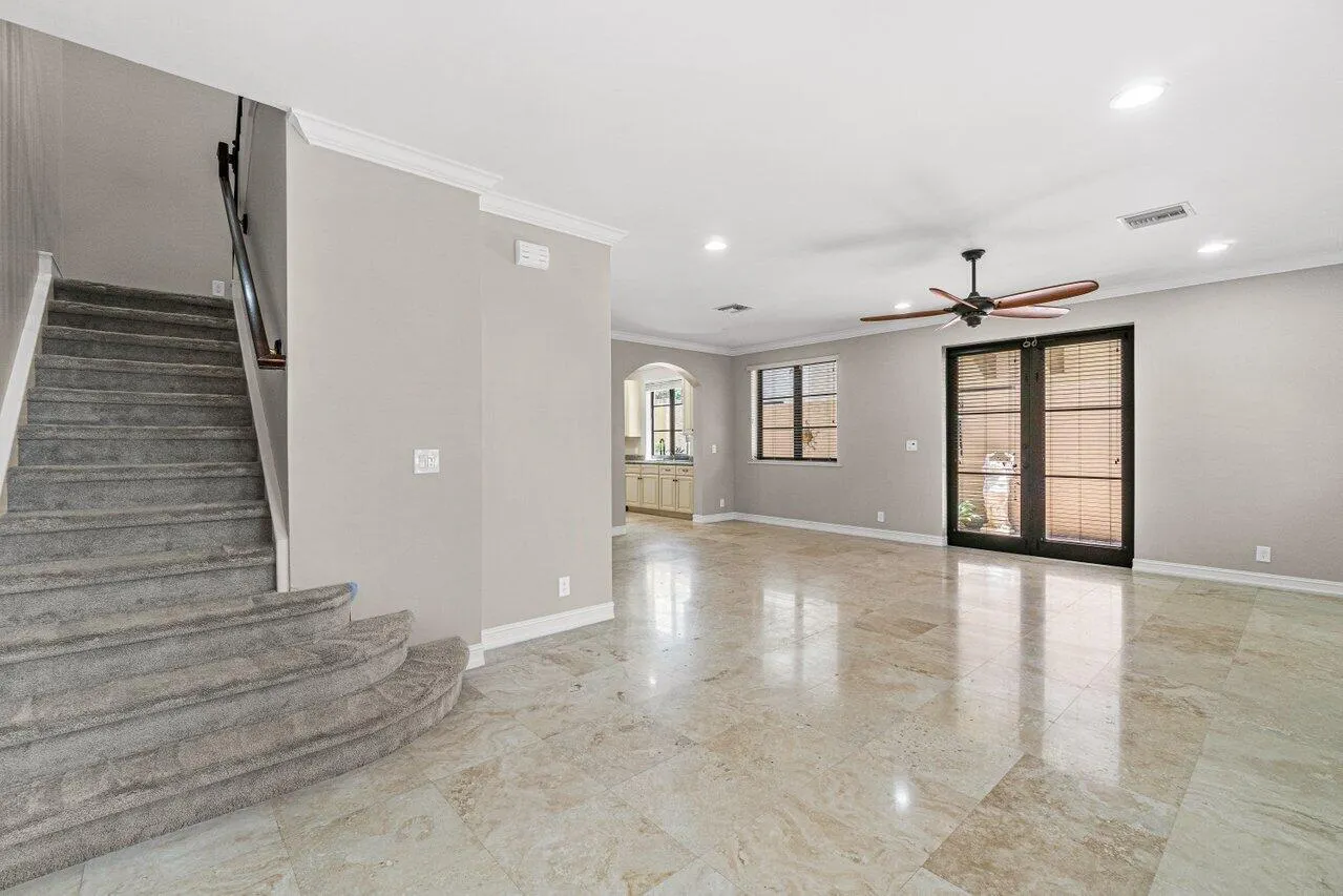 625 Via Villagio