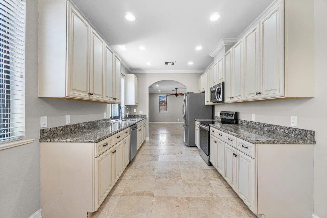 625 Via Villagio