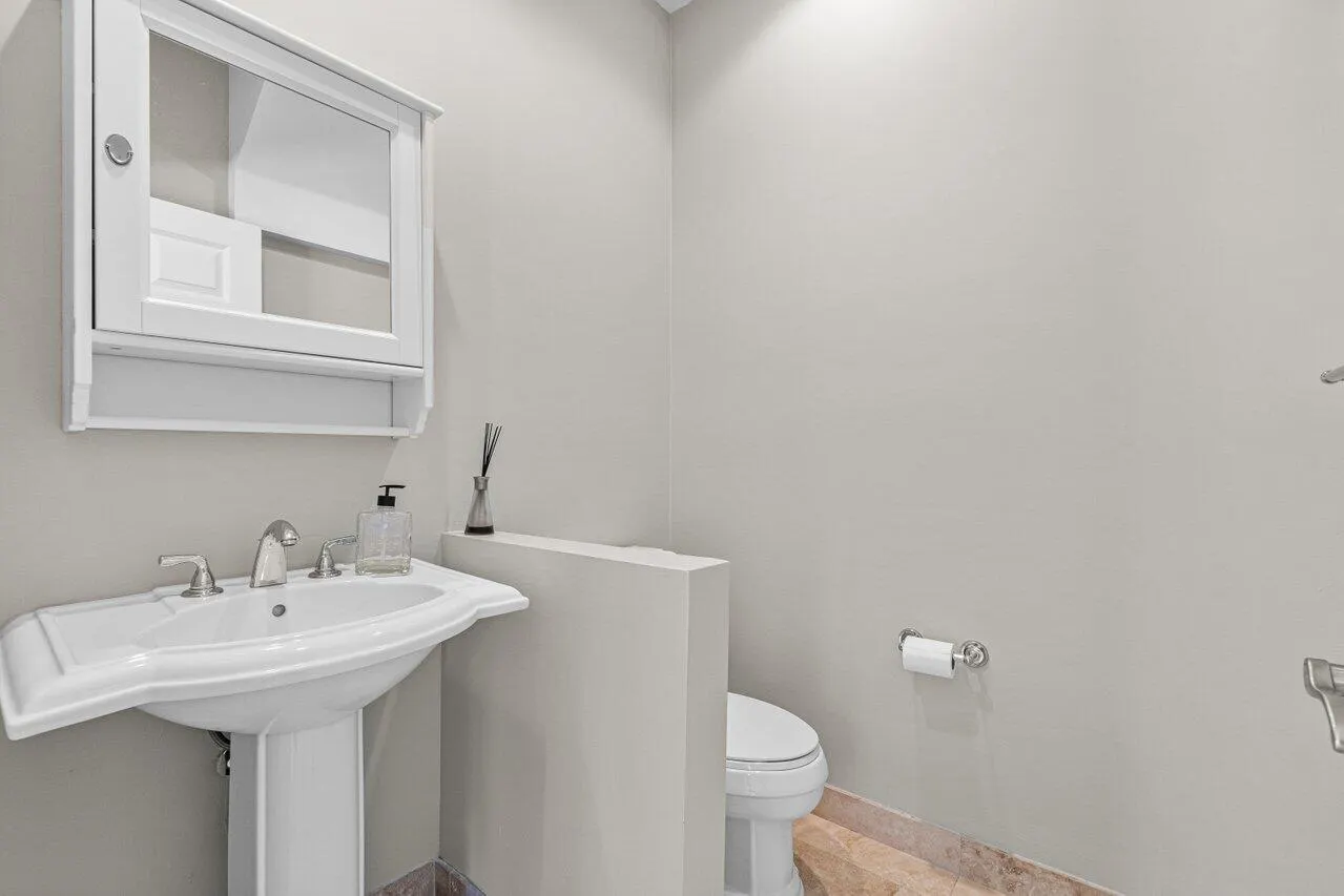 625 Via Villagio