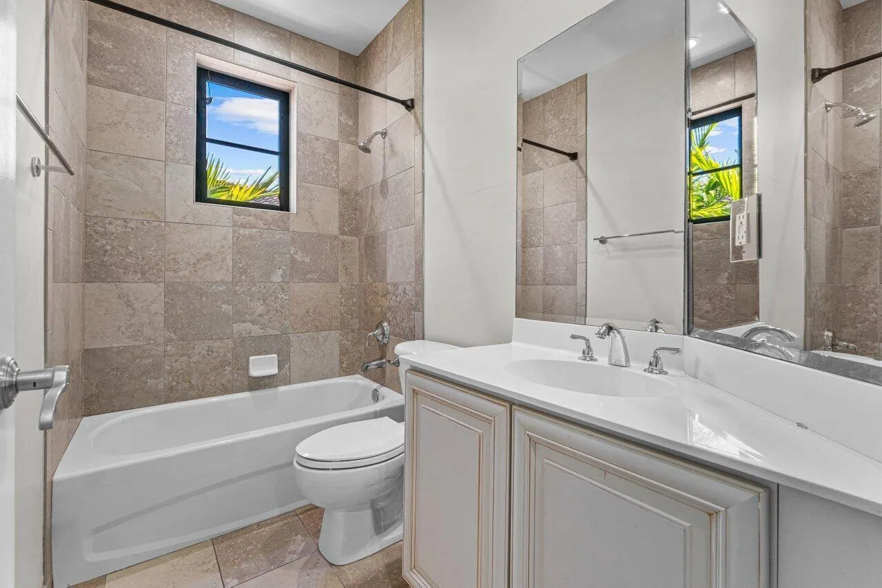 625 Via Villagio