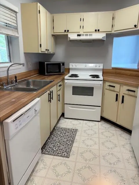 6508 Chasewood Drive, #H
