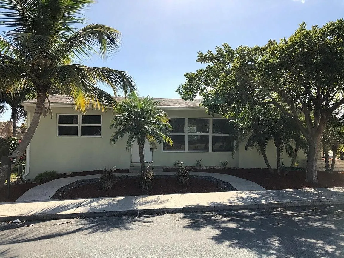 846 Selkirk Street