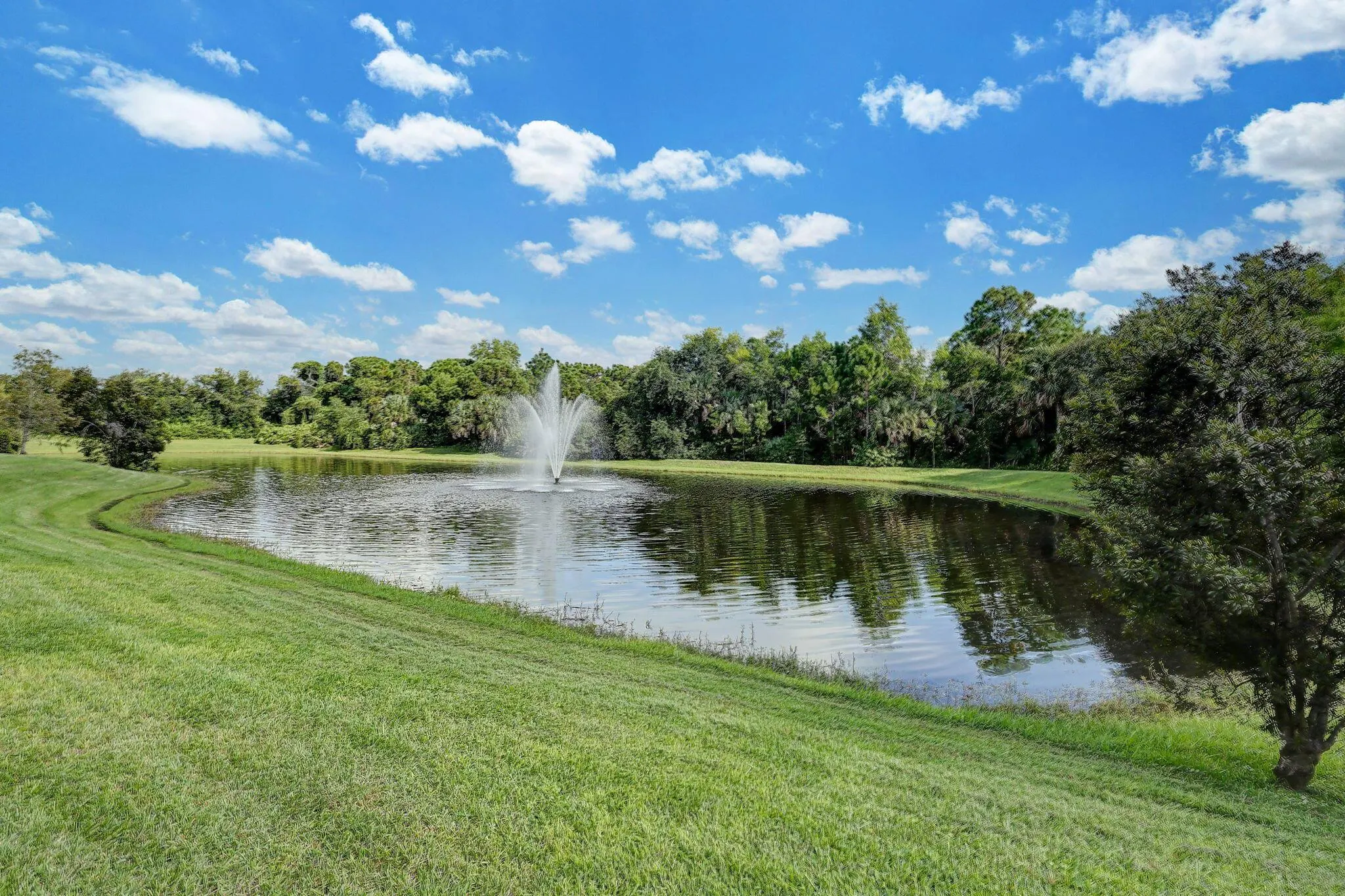 2988 SE Lexington Lakes Drive