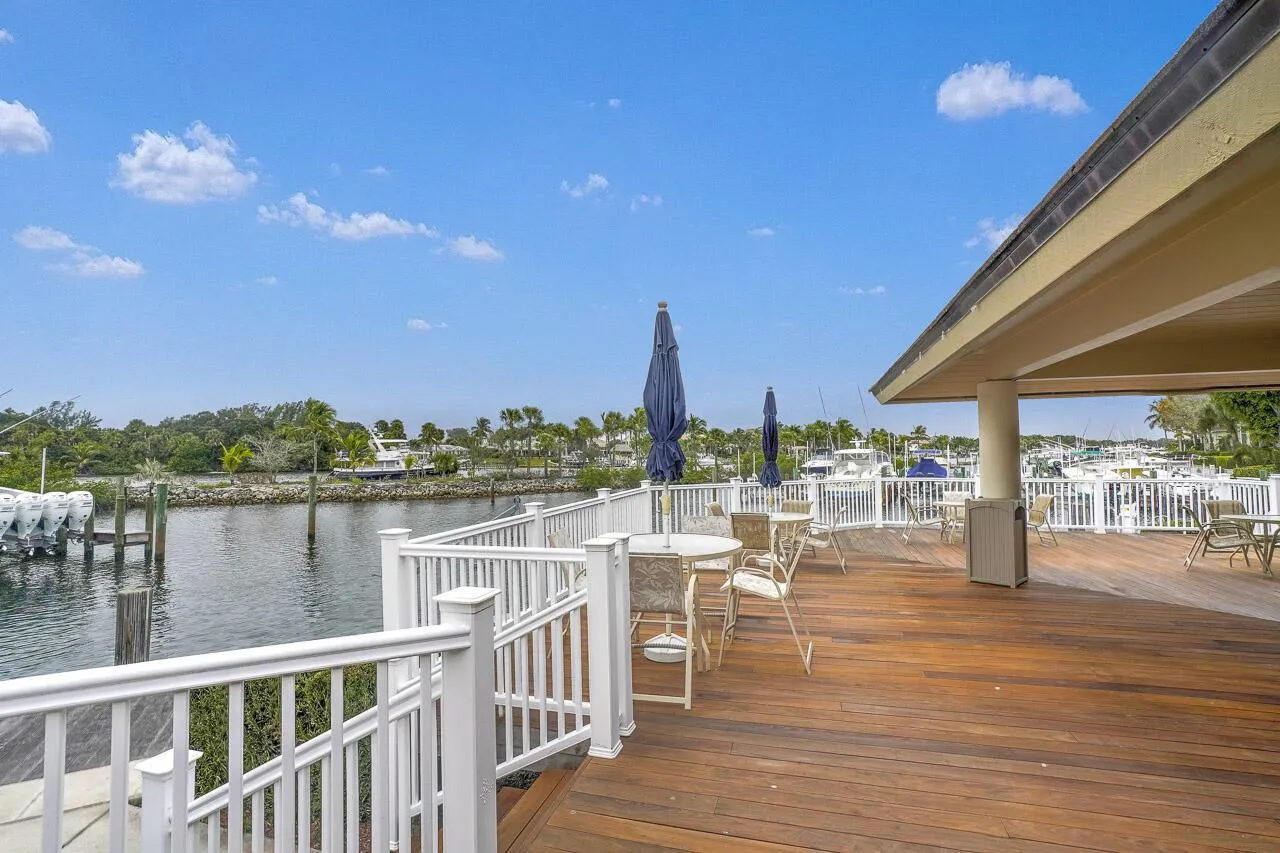 513 Oak Harbour Drive