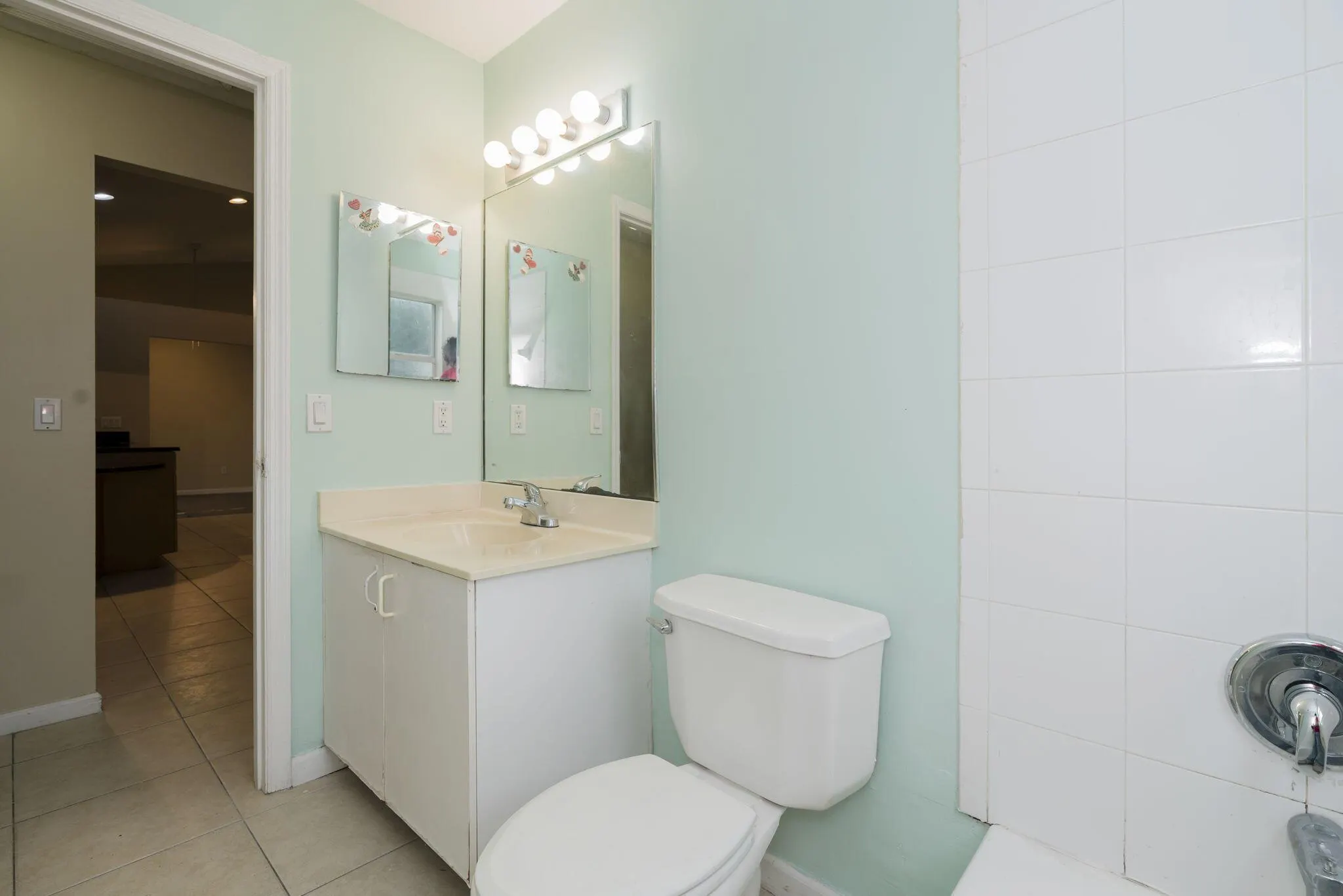 2402 SW Monterrey Lane