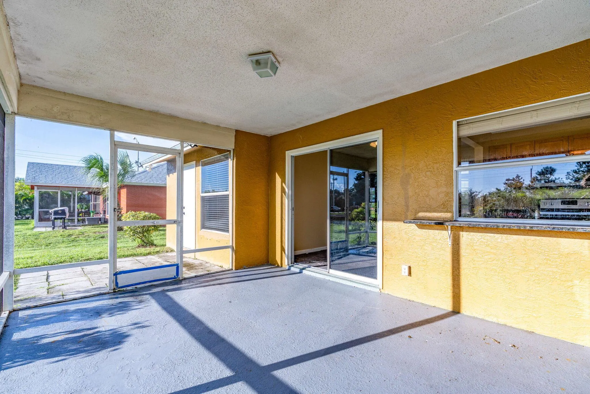 2402 SW Monterrey Lane