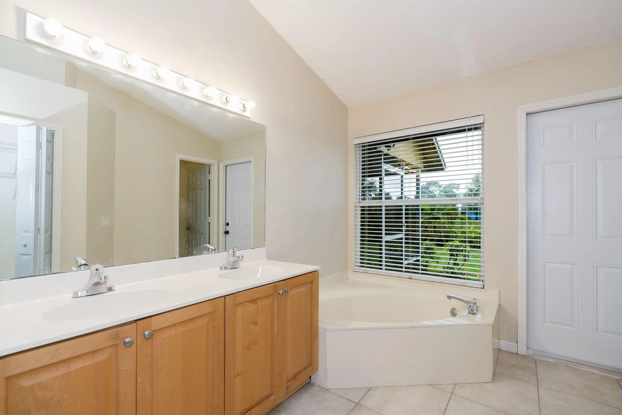 2402 SW Monterrey Lane