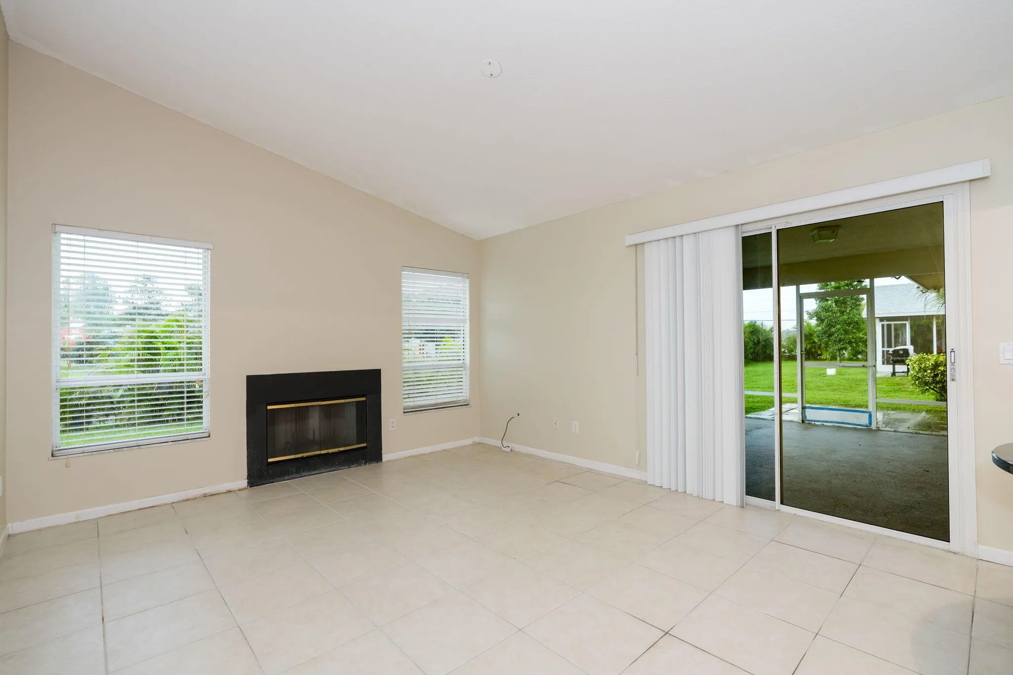 2402 SW Monterrey Lane