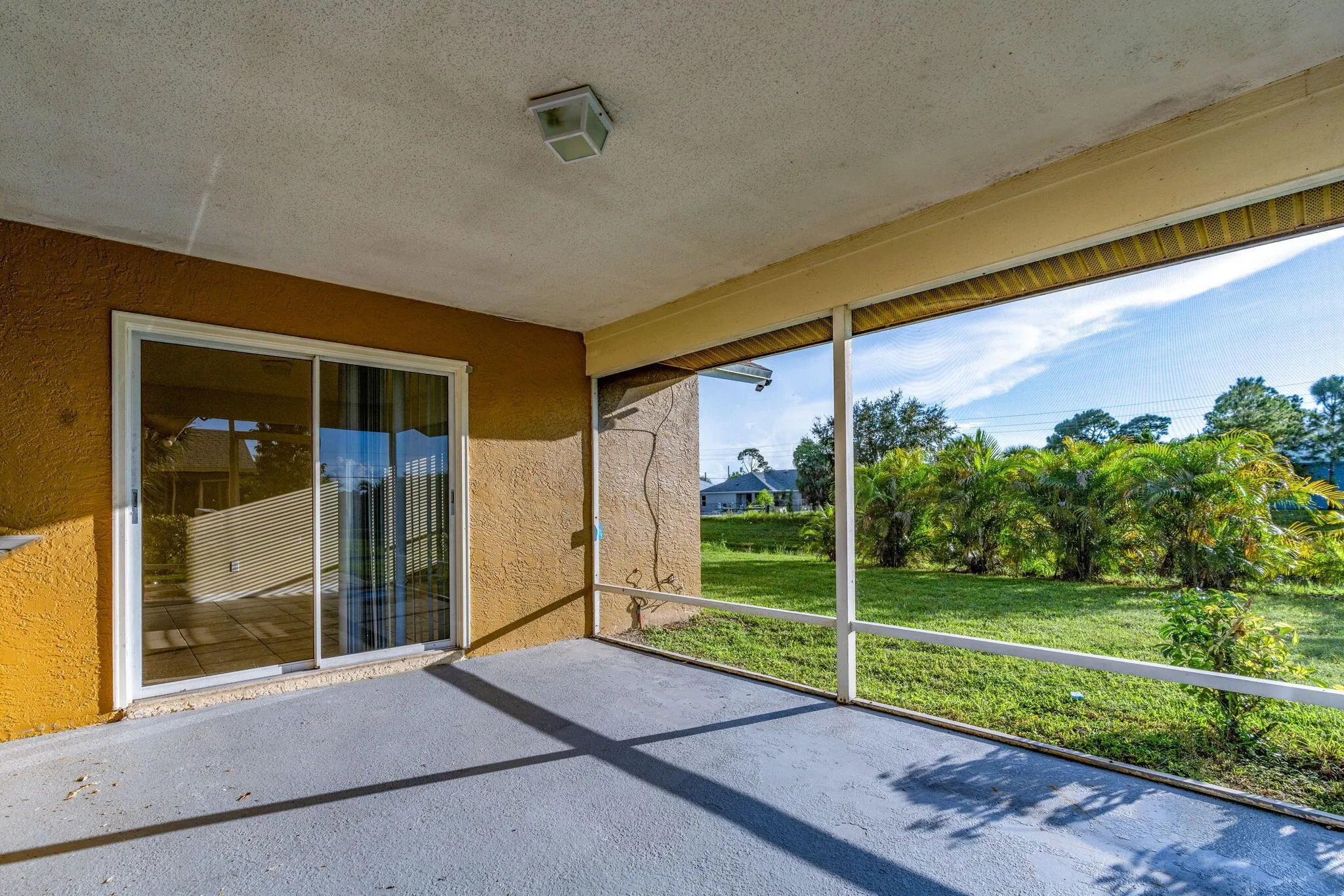 2402 SW Monterrey Lane
