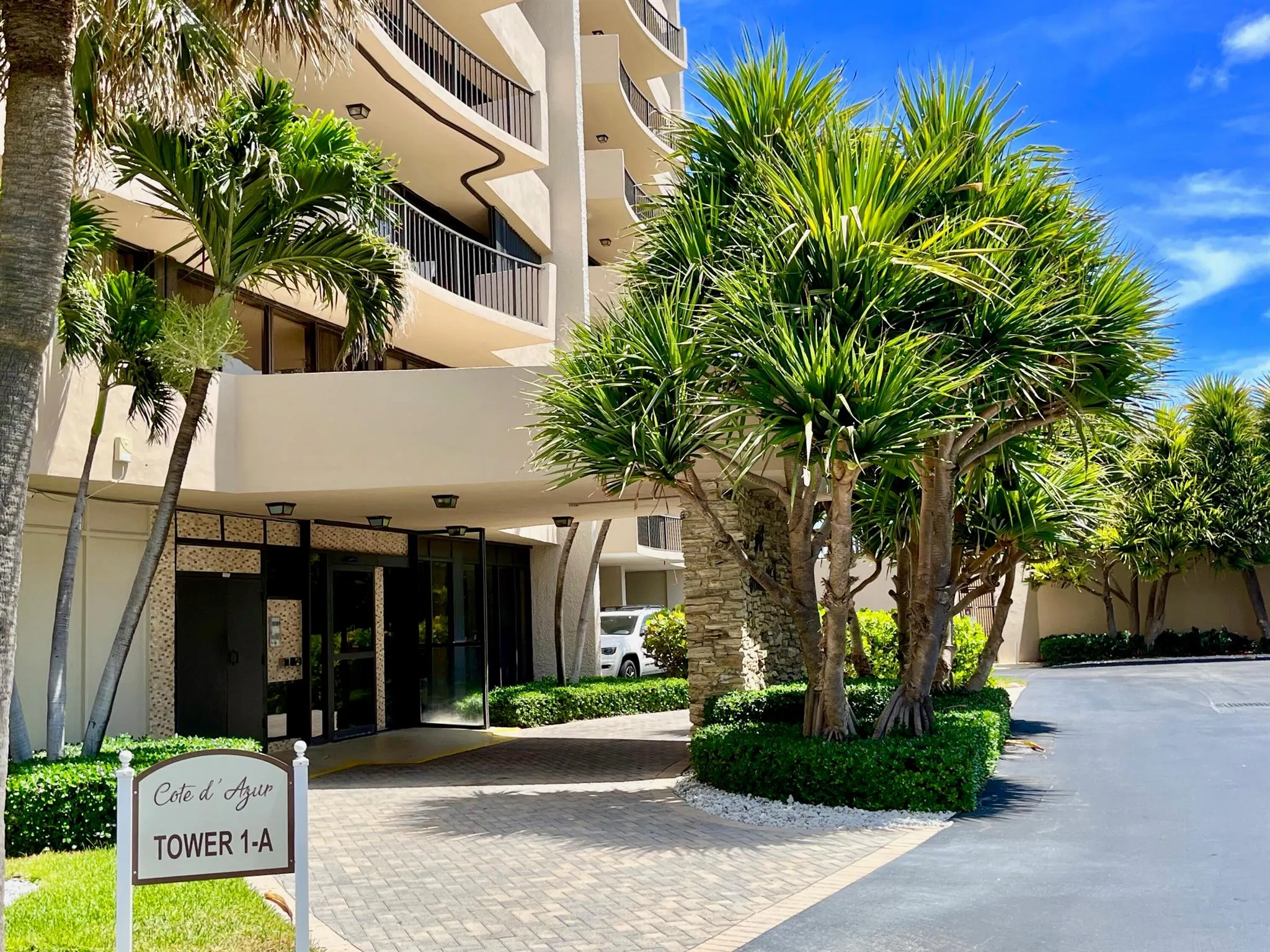 4200 N Ocean Drive, #1-1601