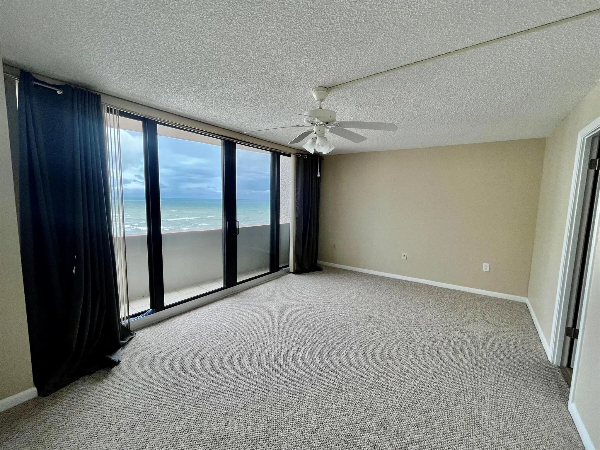 4200 N Ocean Drive, #1-1601