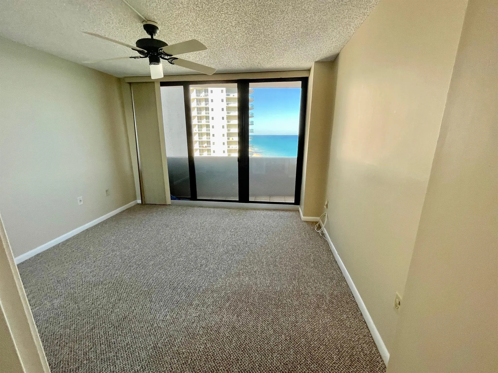 4200 N Ocean Drive, #1-1601