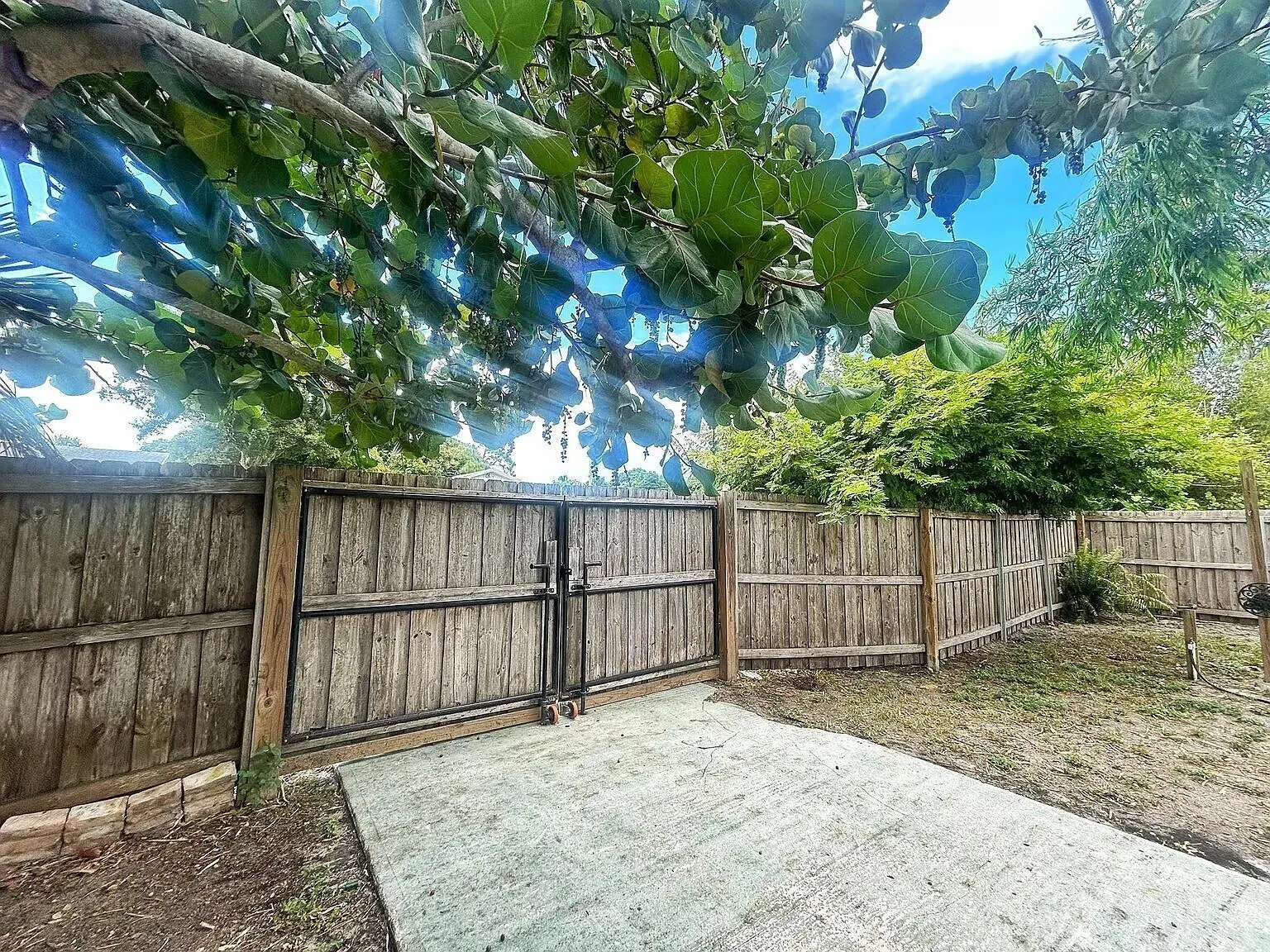 3268 SE Golden Gate Avenue