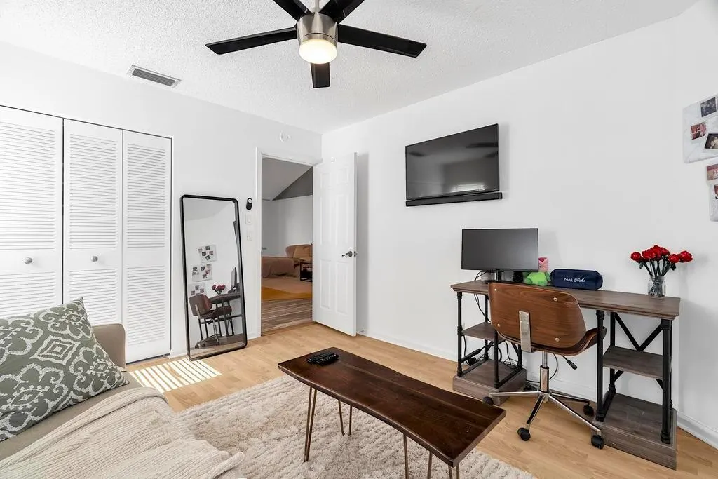416 Buttonwood Place