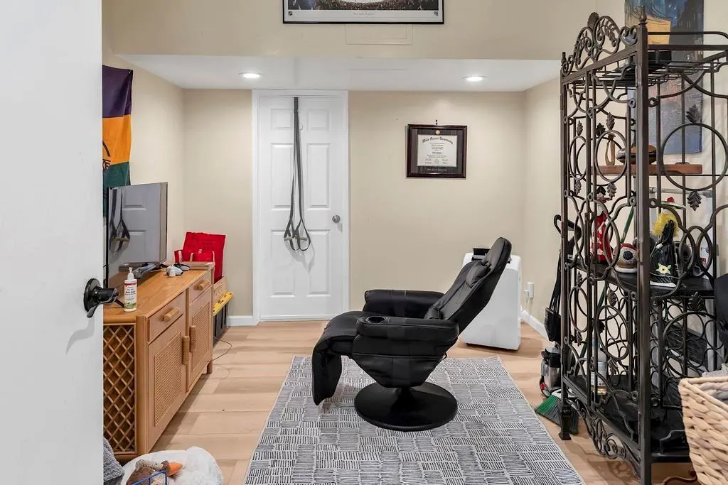 416 Buttonwood Place