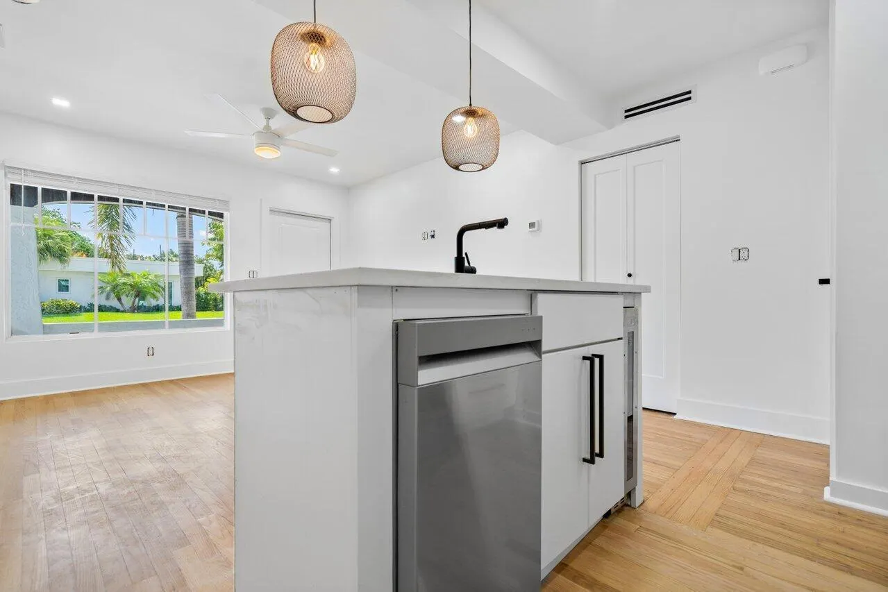 401 NE 2nd Avenue, #1