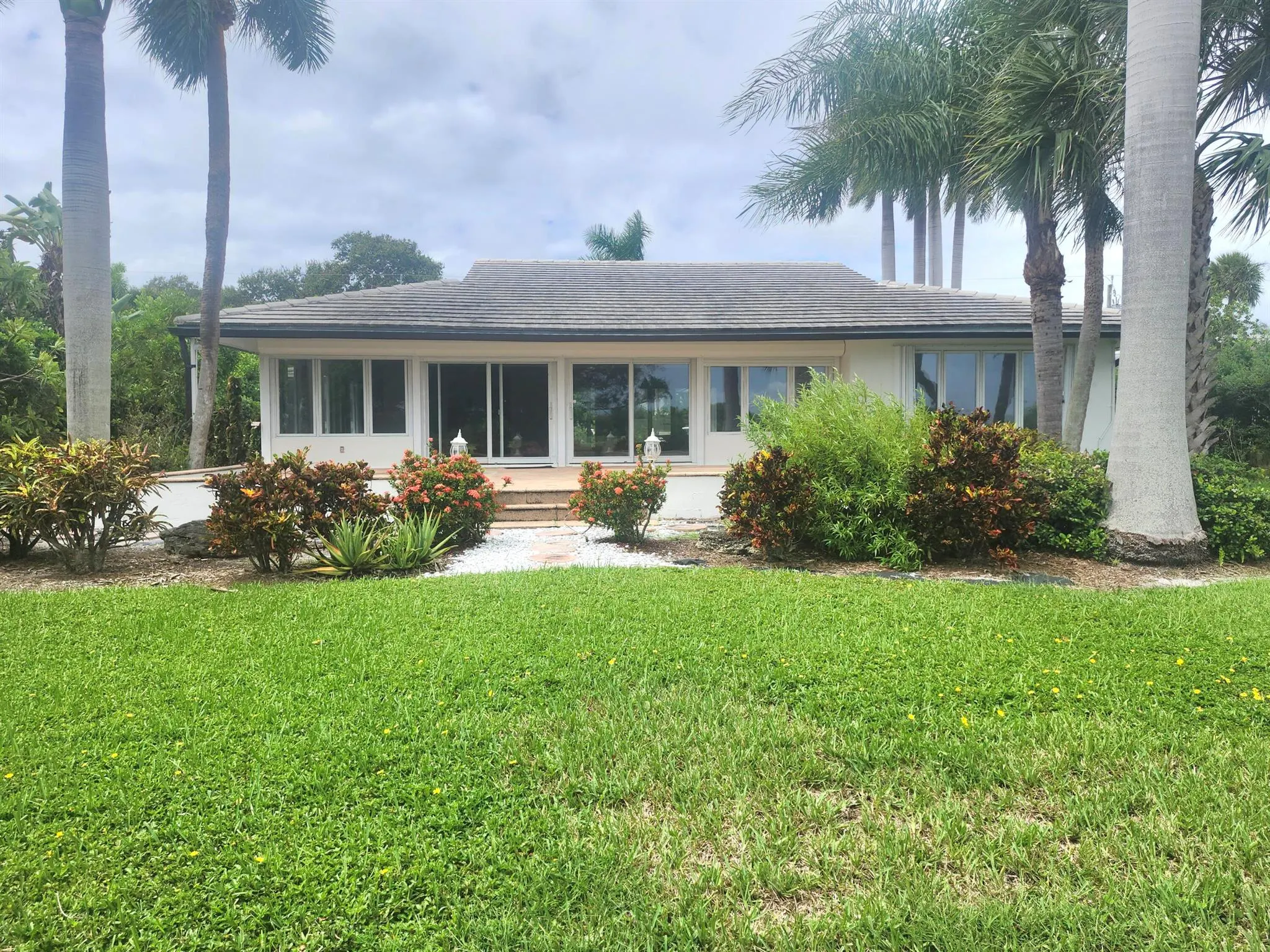 814 N Golfview Road