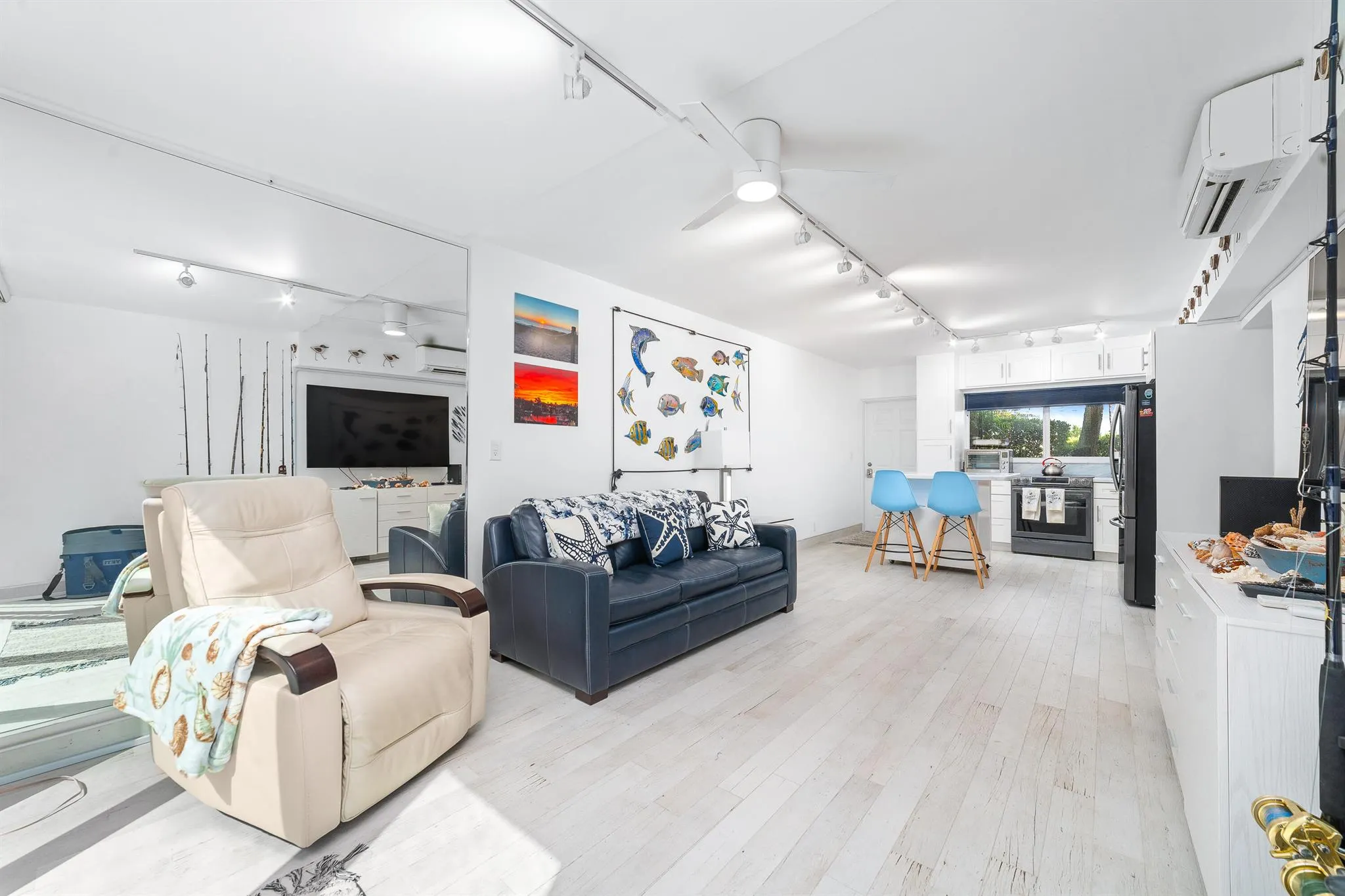 1043 Hillsboro Mile, #17c