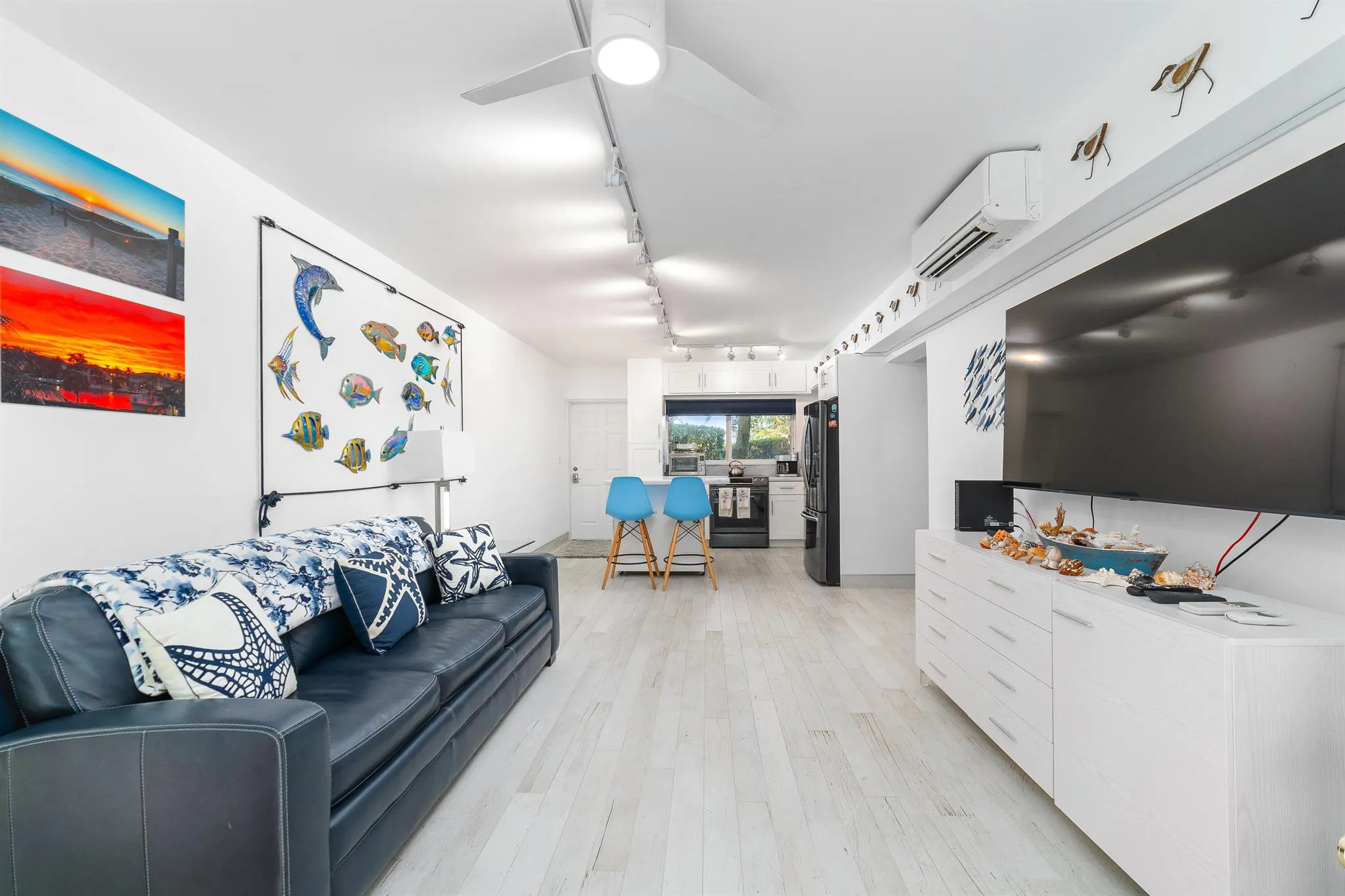 1043 Hillsboro Mile, #17c