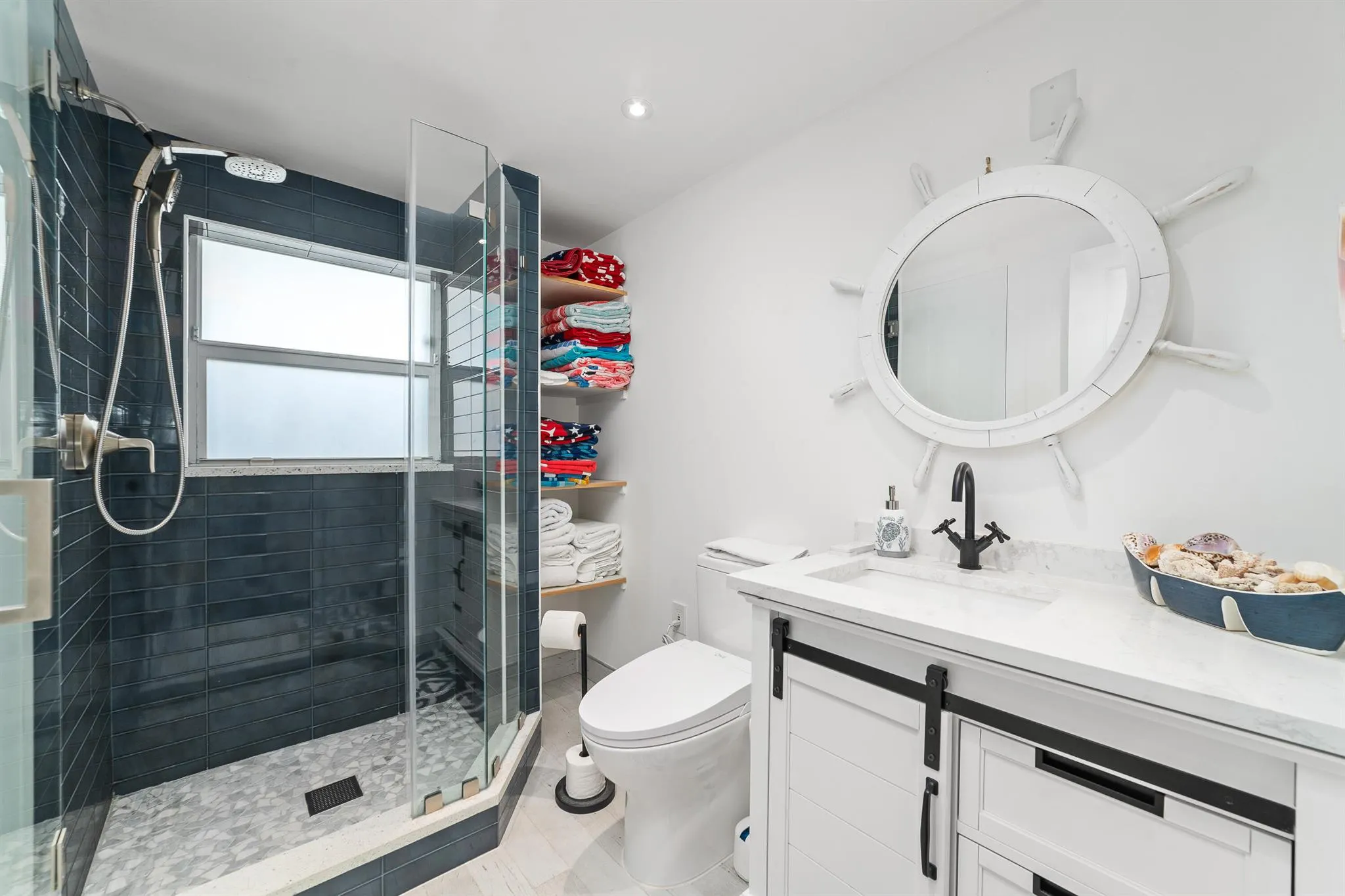 1043 Hillsboro Mile, #17c