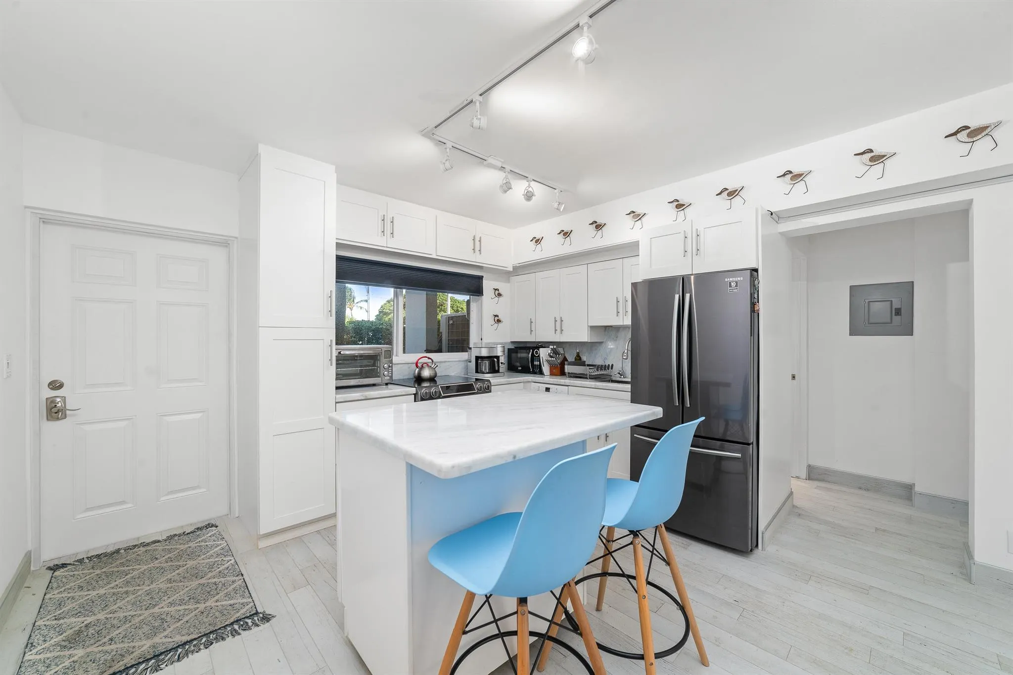 1043 Hillsboro Mile, #17c