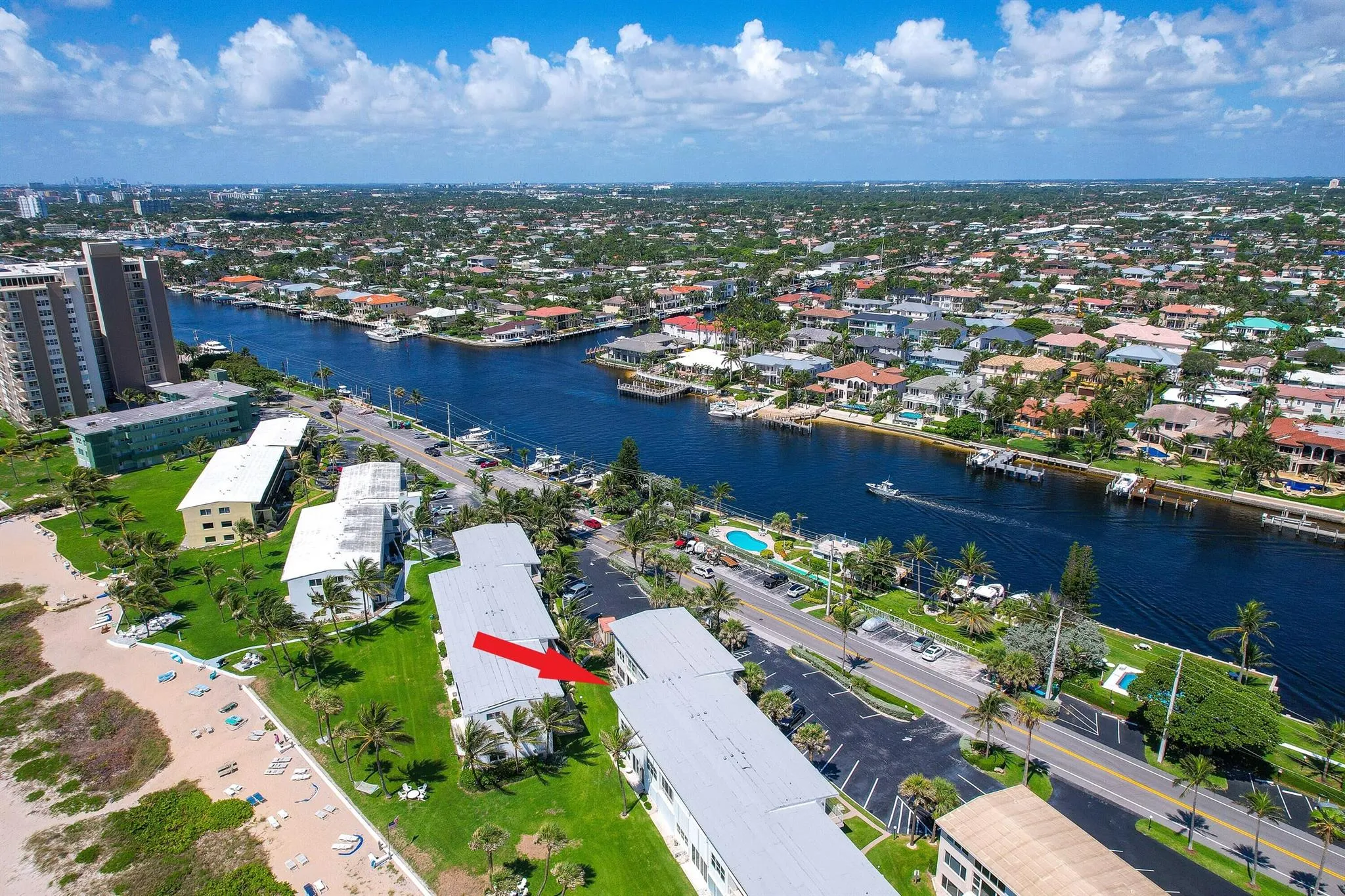 1043 Hillsboro Mile, #17c