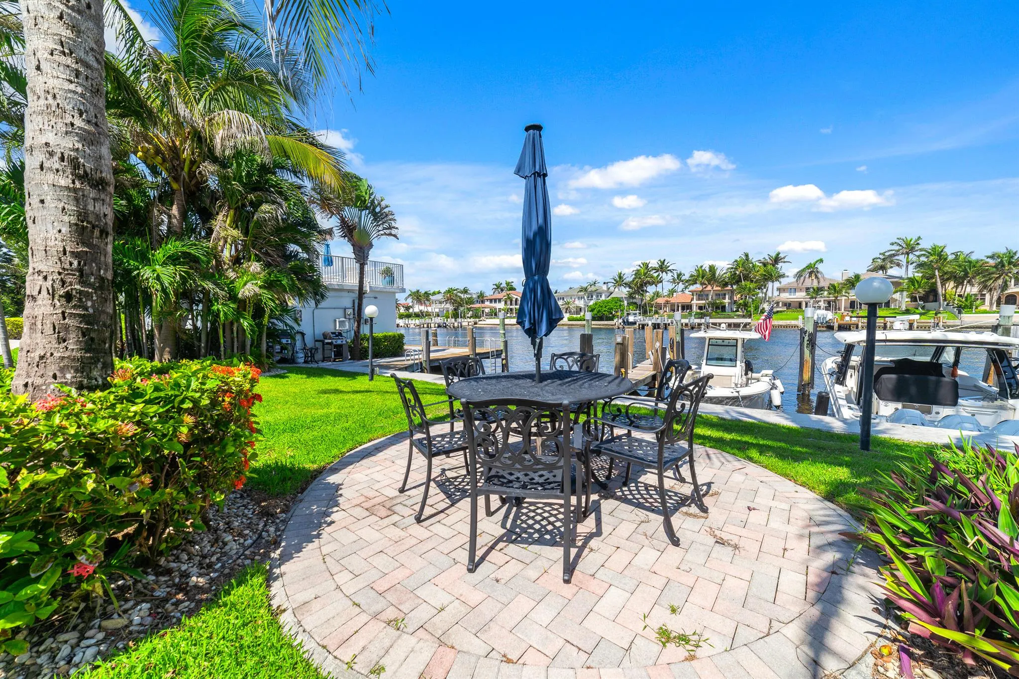 1043 Hillsboro Mile, #17c