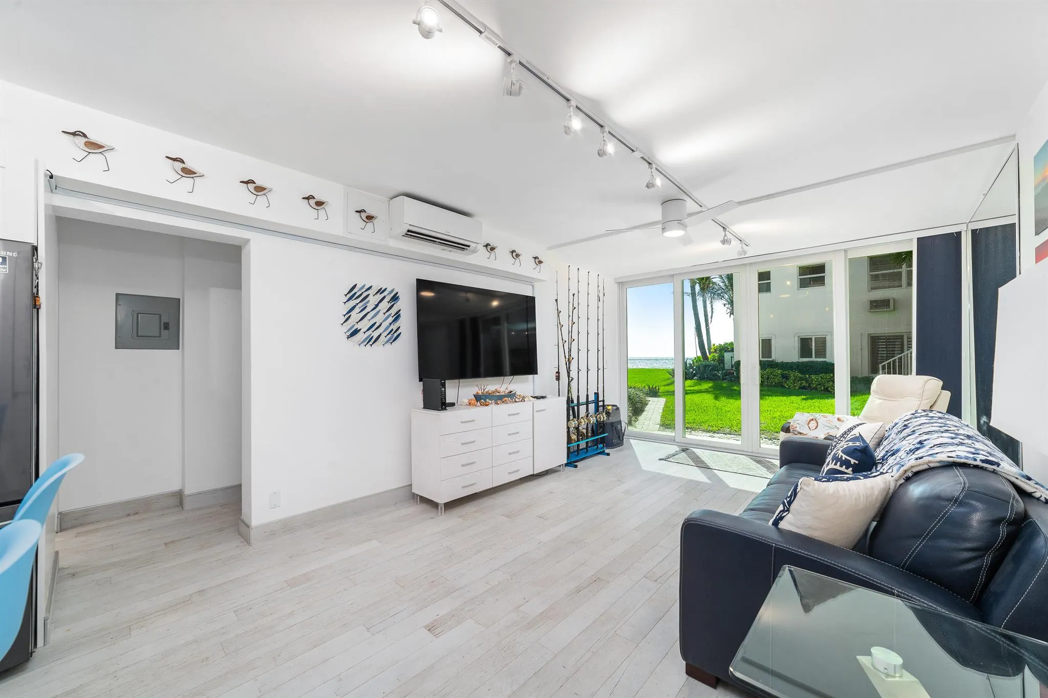 1043 Hillsboro Mile, #17c