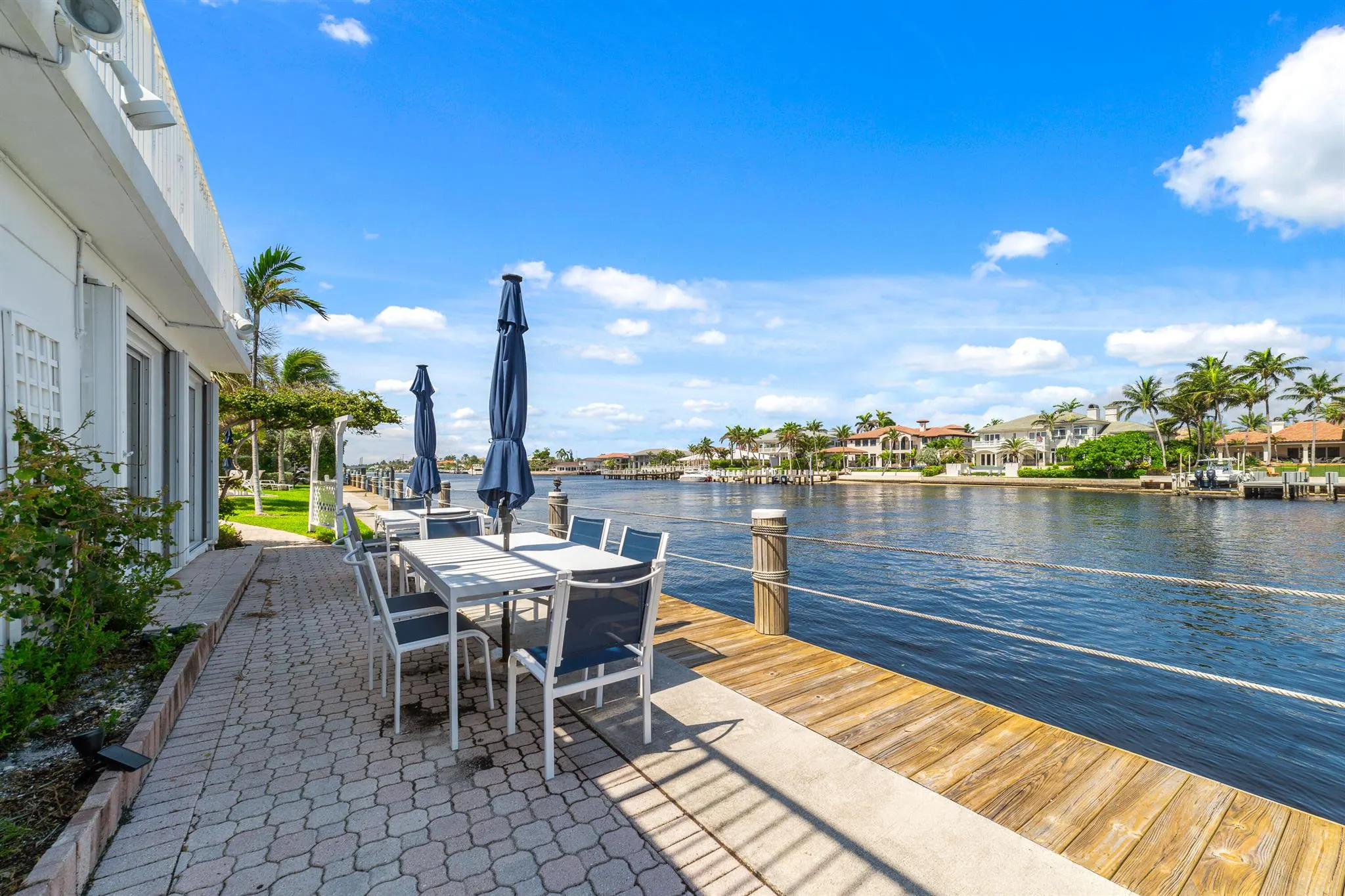 1043 Hillsboro Mile, #17c