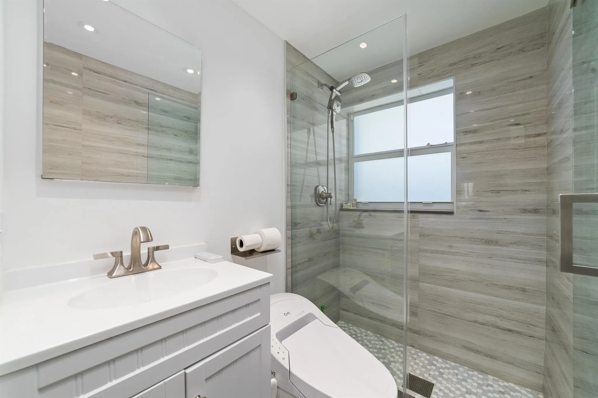 1043 Hillsboro Mile, #17c