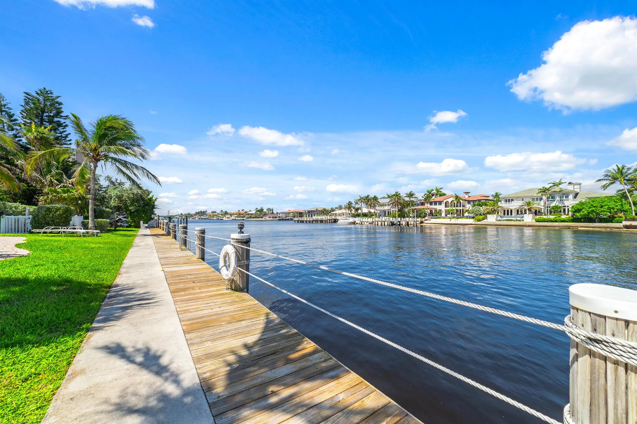 1043 Hillsboro Mile, #17c