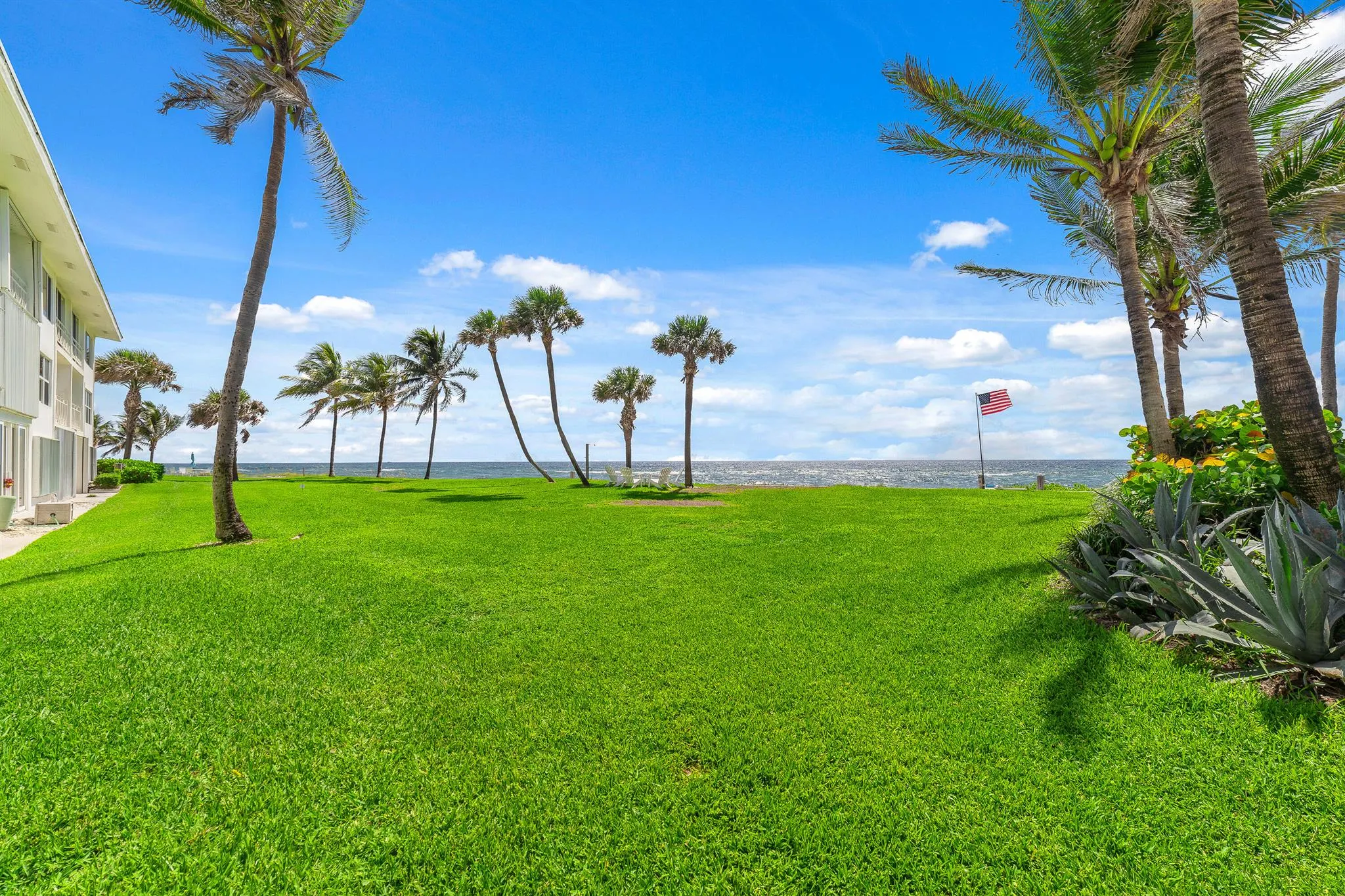 1043 Hillsboro Mile, #17c