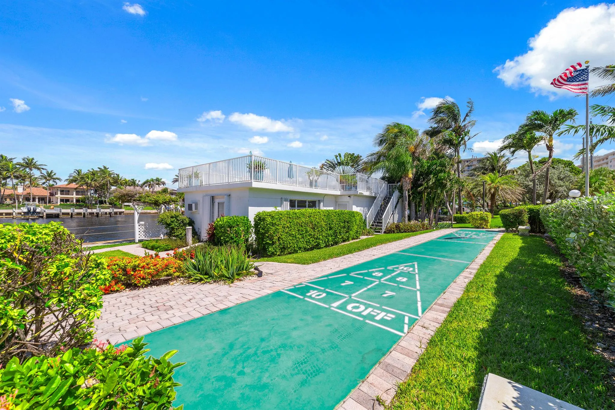 1043 Hillsboro Mile, #17c