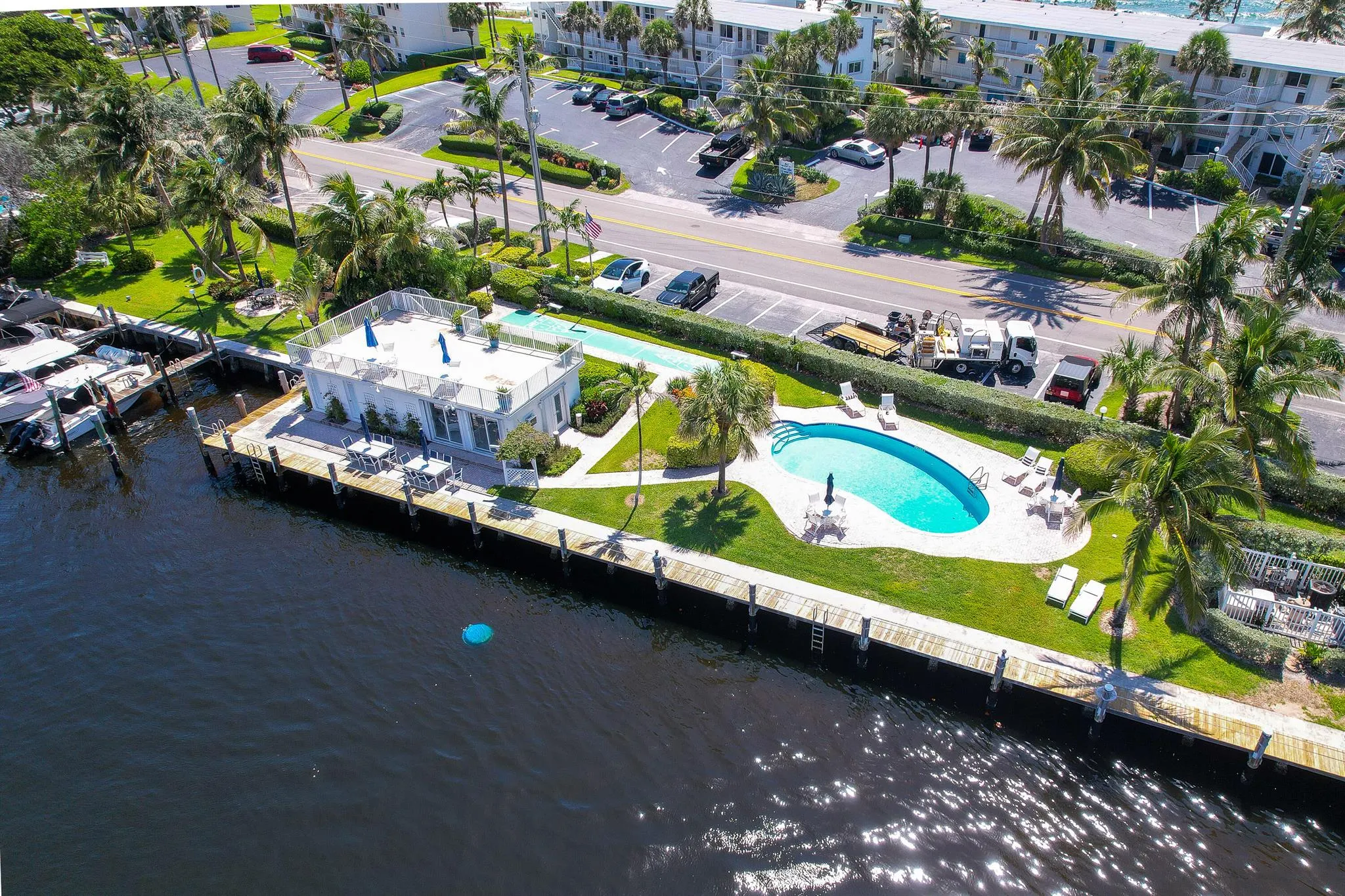 1043 Hillsboro Mile, #17c