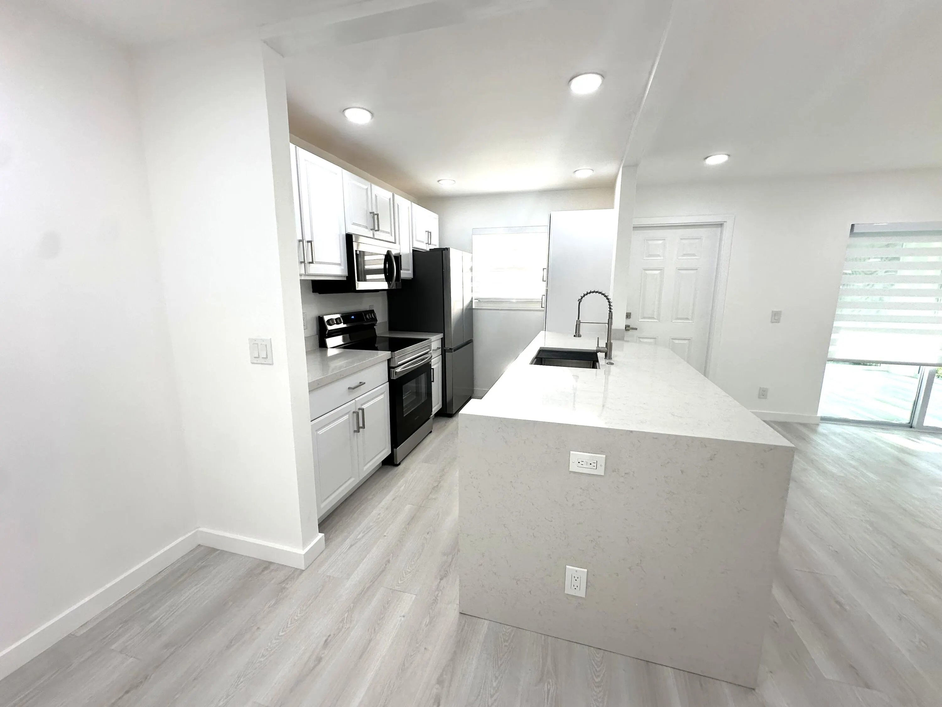 887 North Drive, #A
