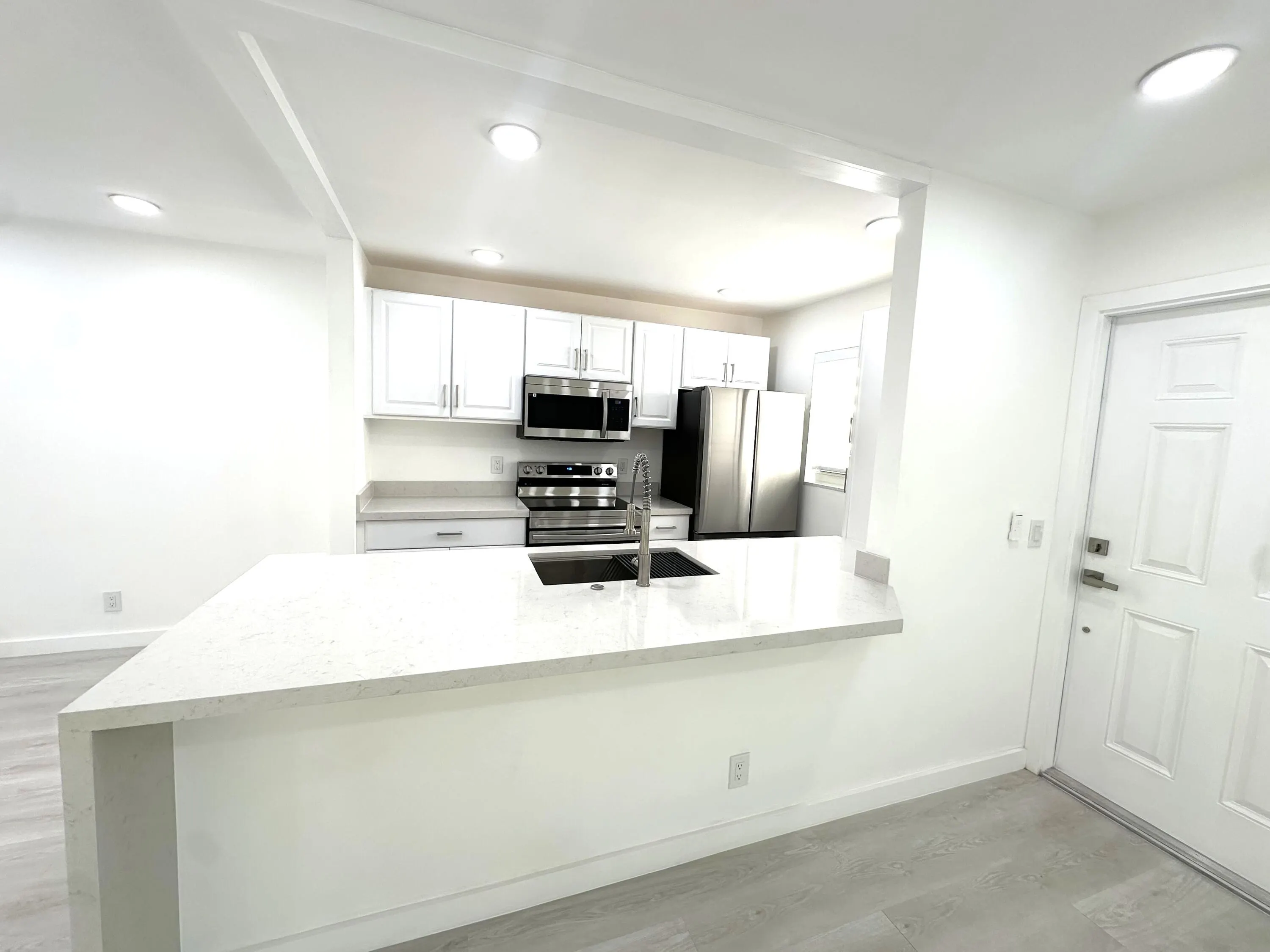 887 North Drive, #A