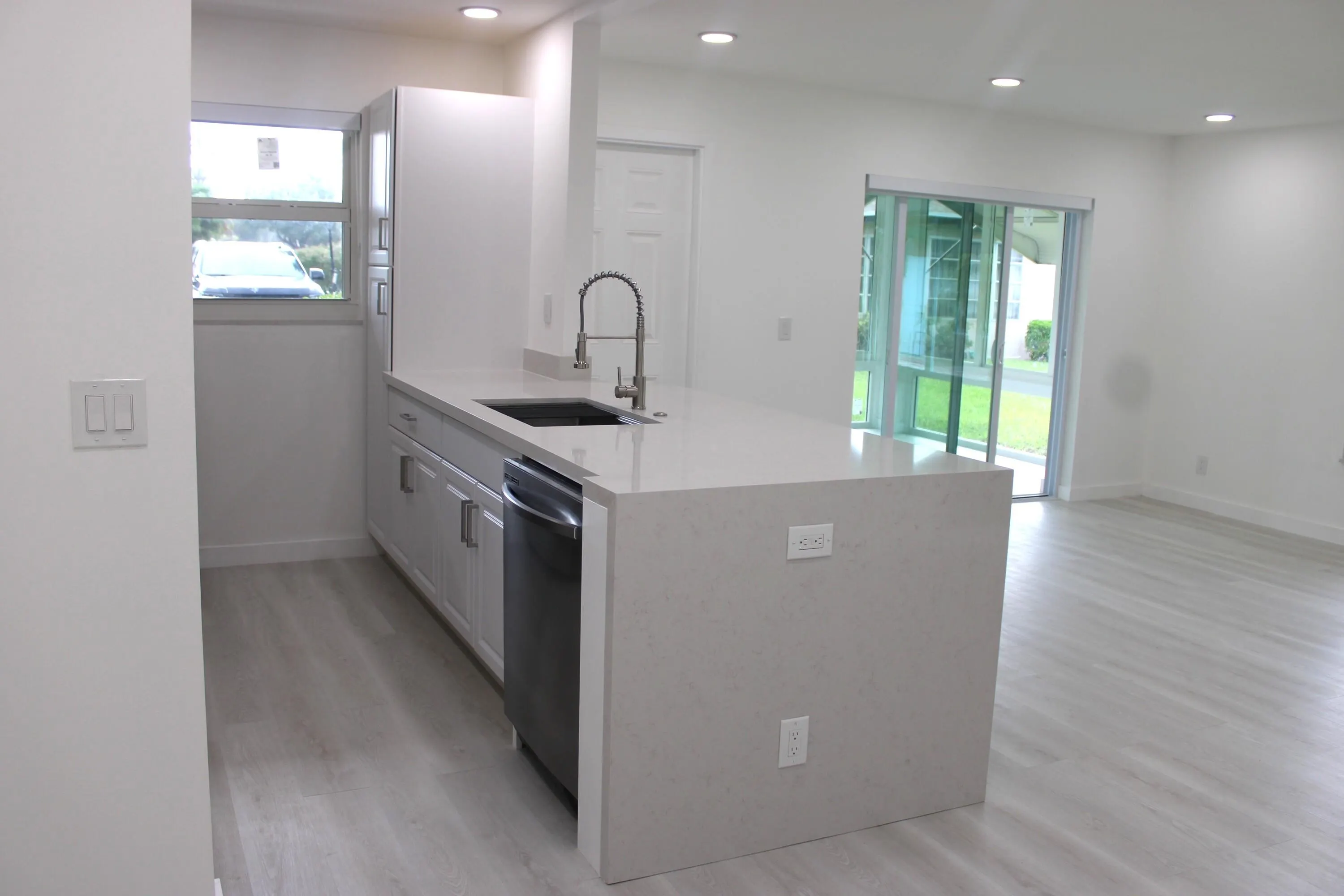 887 North Drive, #A