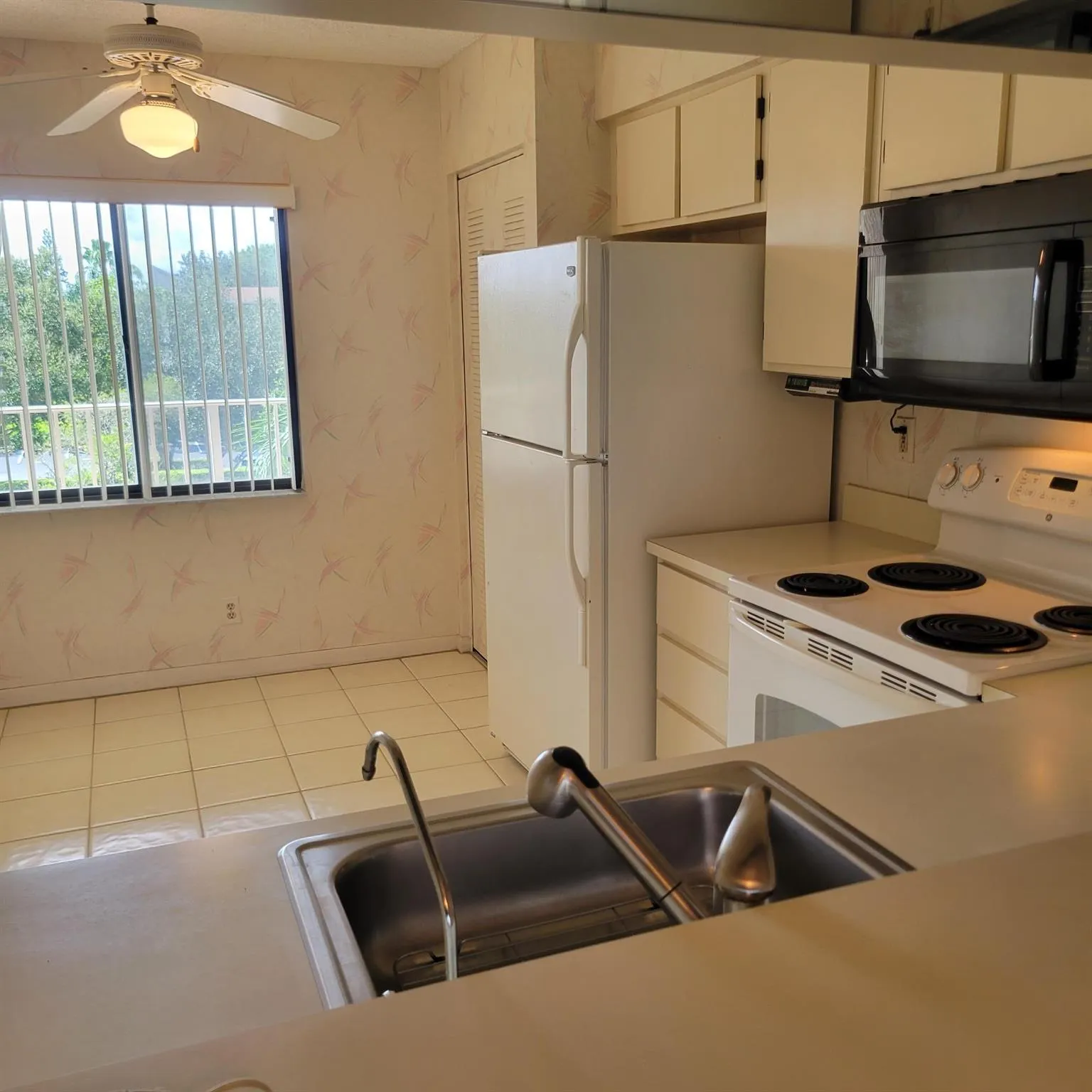7351 Kinghurst Drive, #404