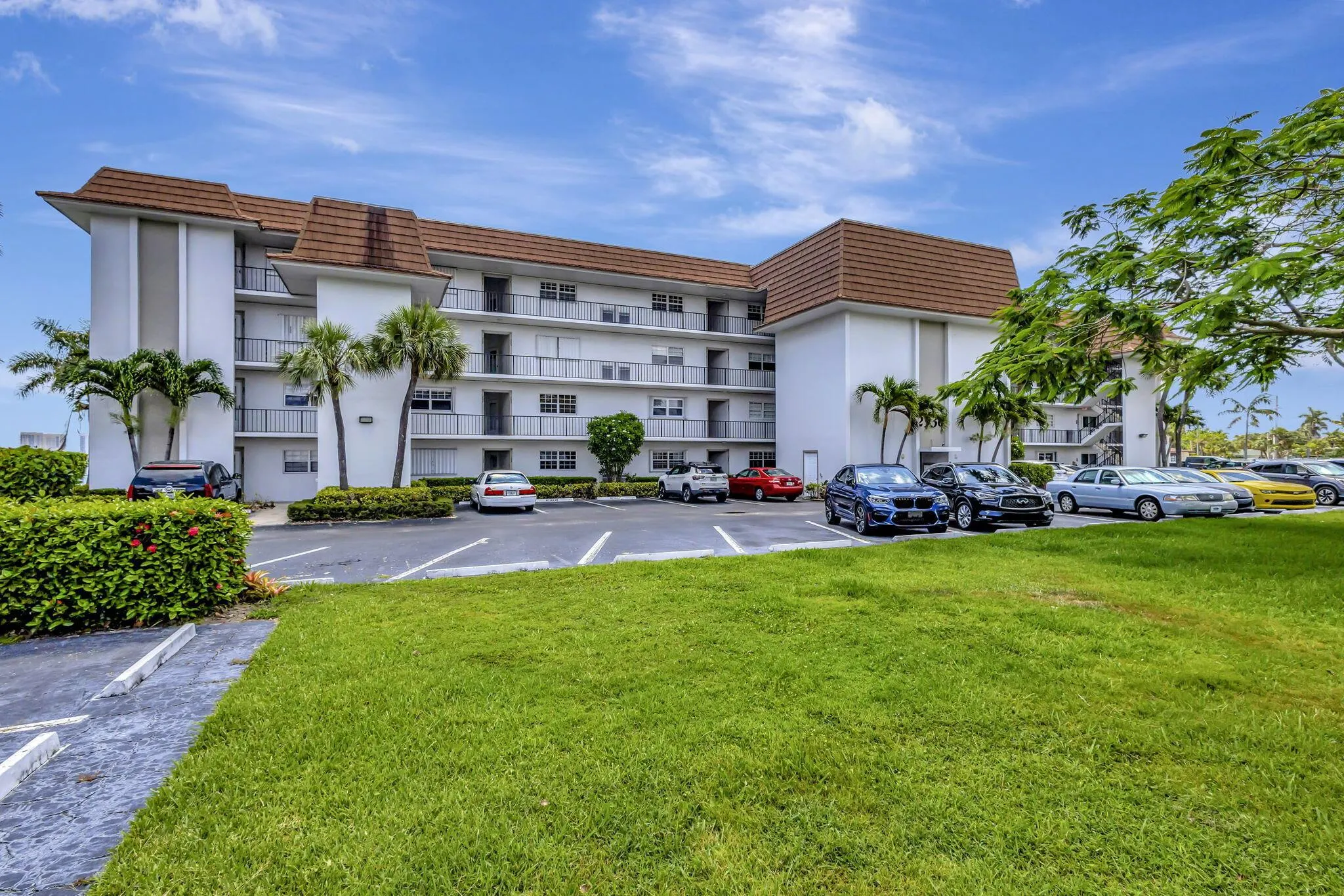 2936 Lake Shore Drive, #108