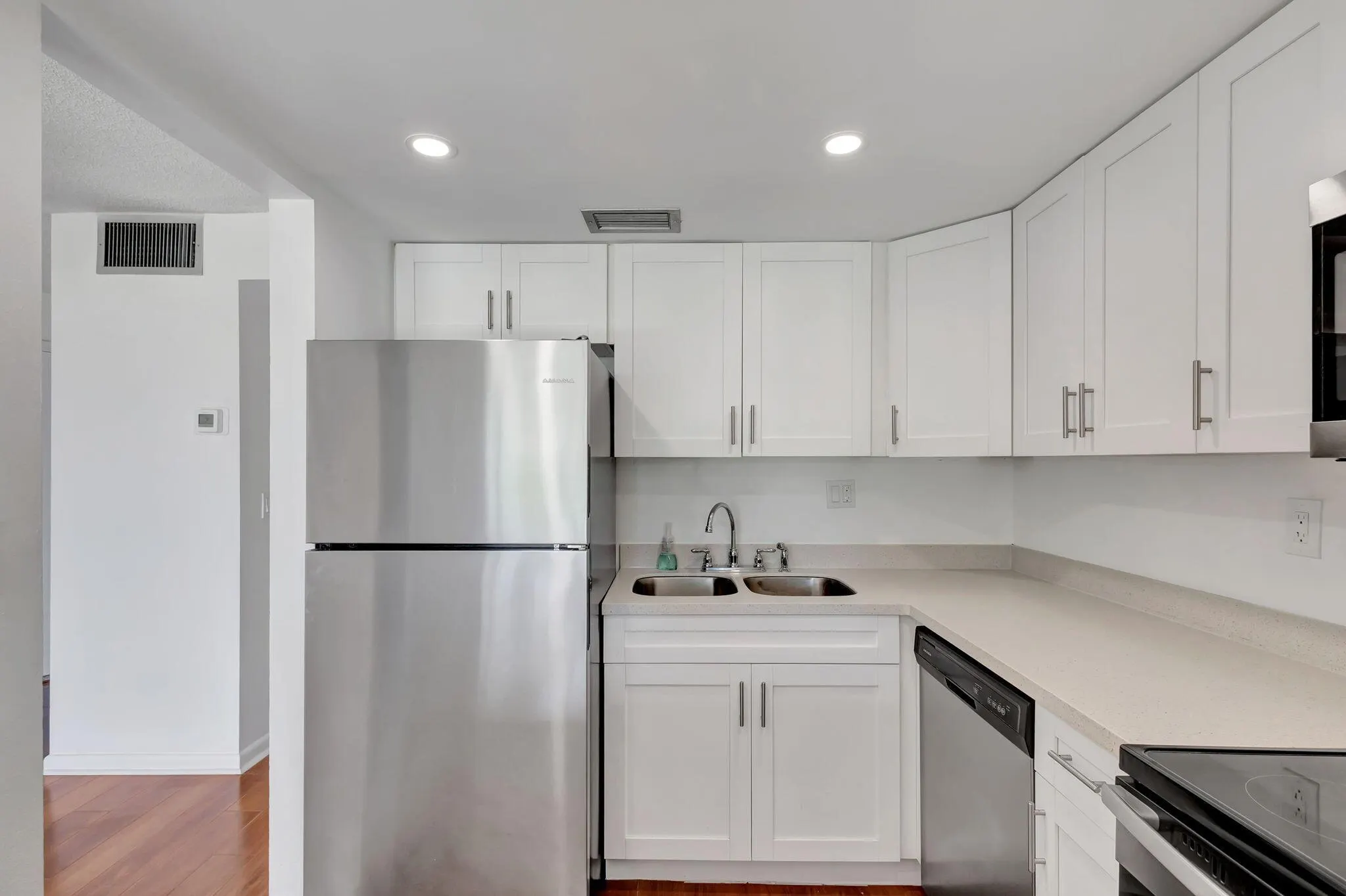 2936 Lake Shore Drive, #108
