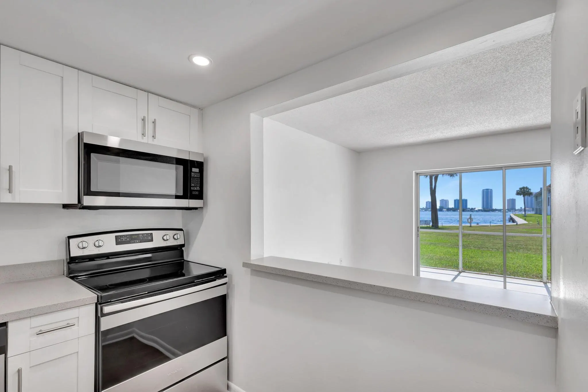 2936 Lake Shore Drive, #108