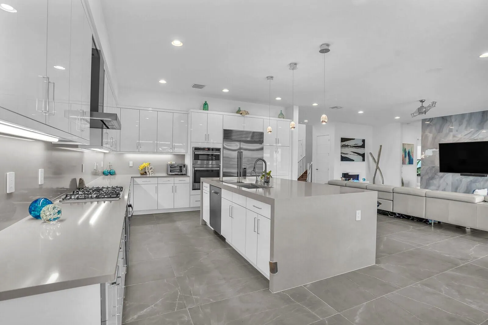 8611 Dearborn River Way