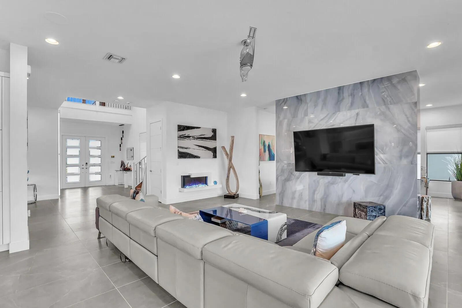 8611 Dearborn River Way