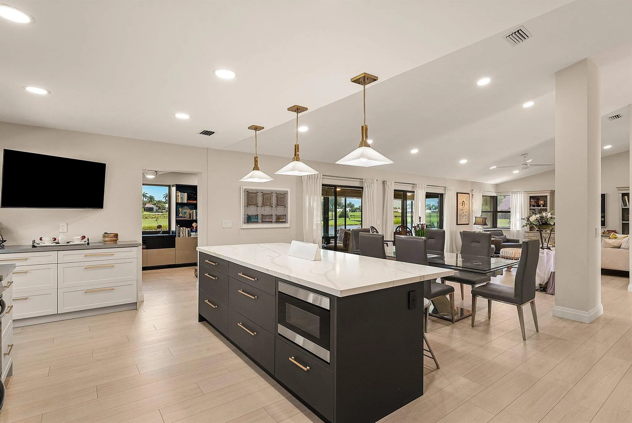 5534 Forest Oaks Terrace