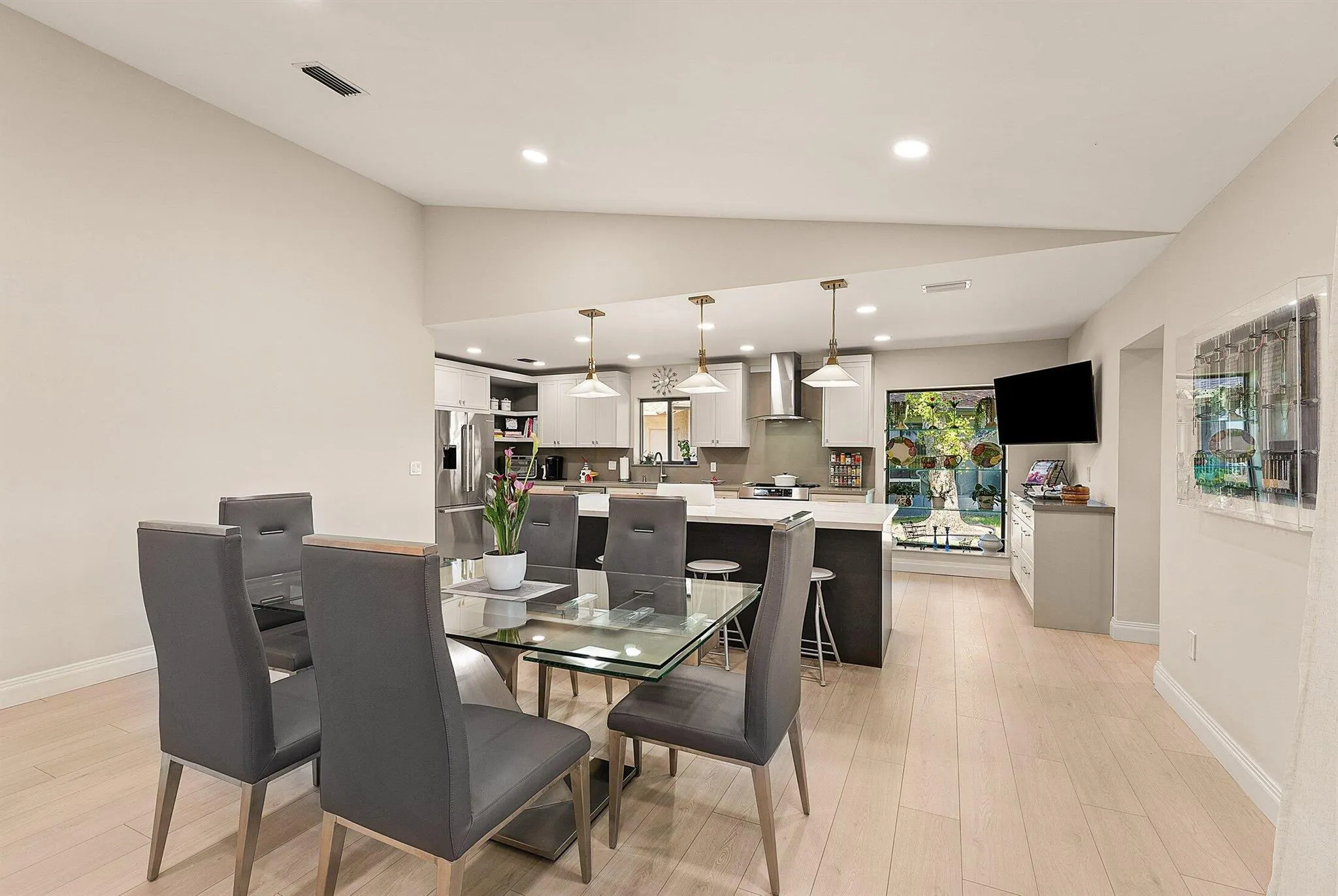5534 Forest Oaks Terrace