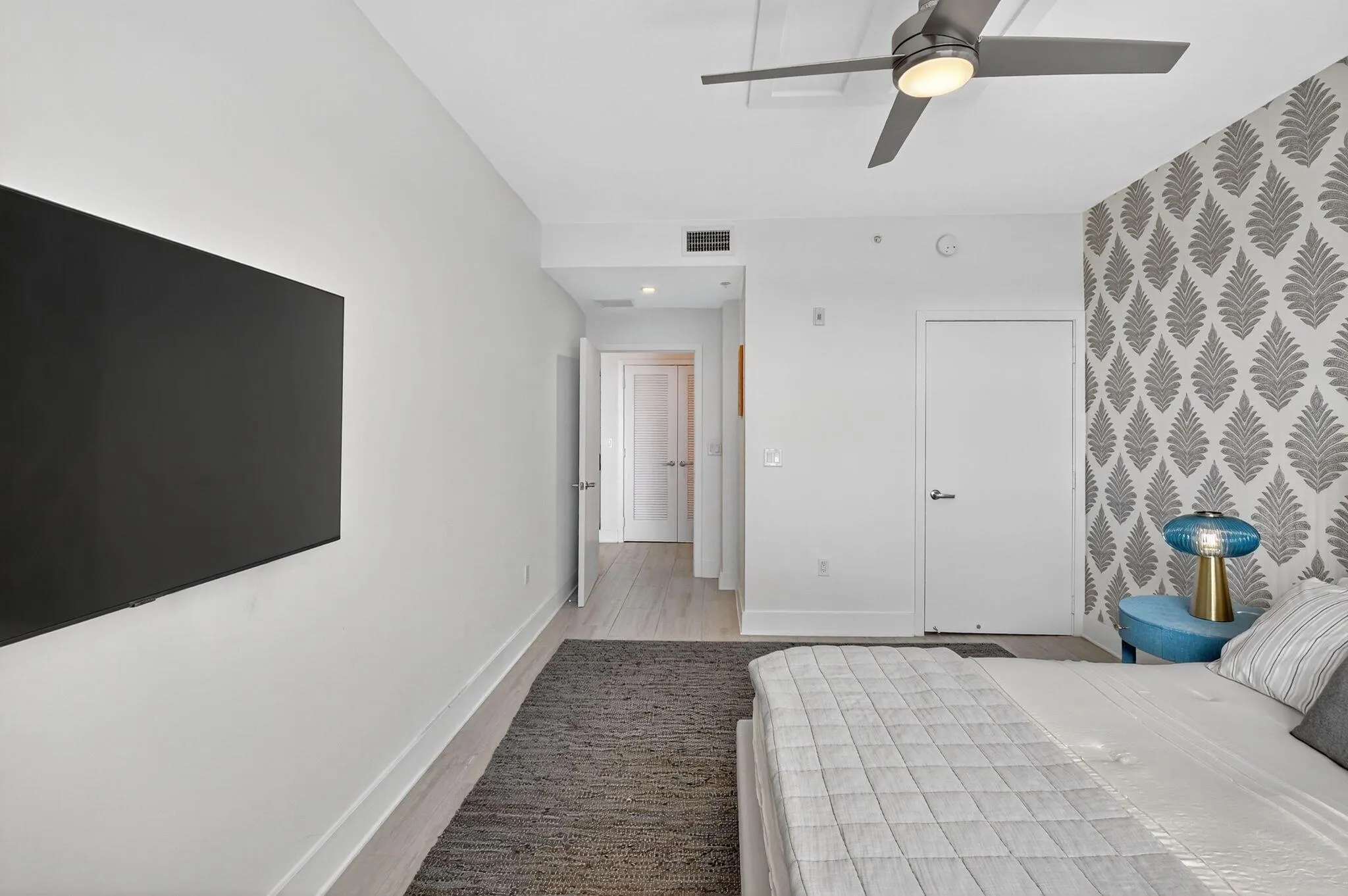 236 SE Fifth Avenue, #405