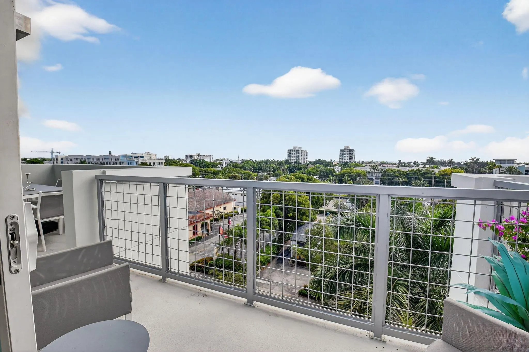236 SE Fifth Avenue, #405