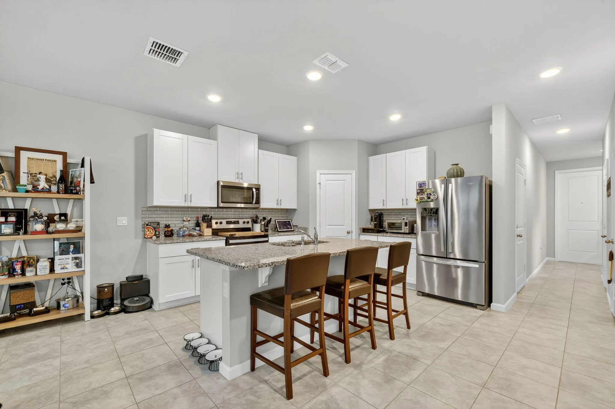 5672 SE Edgewater Circle