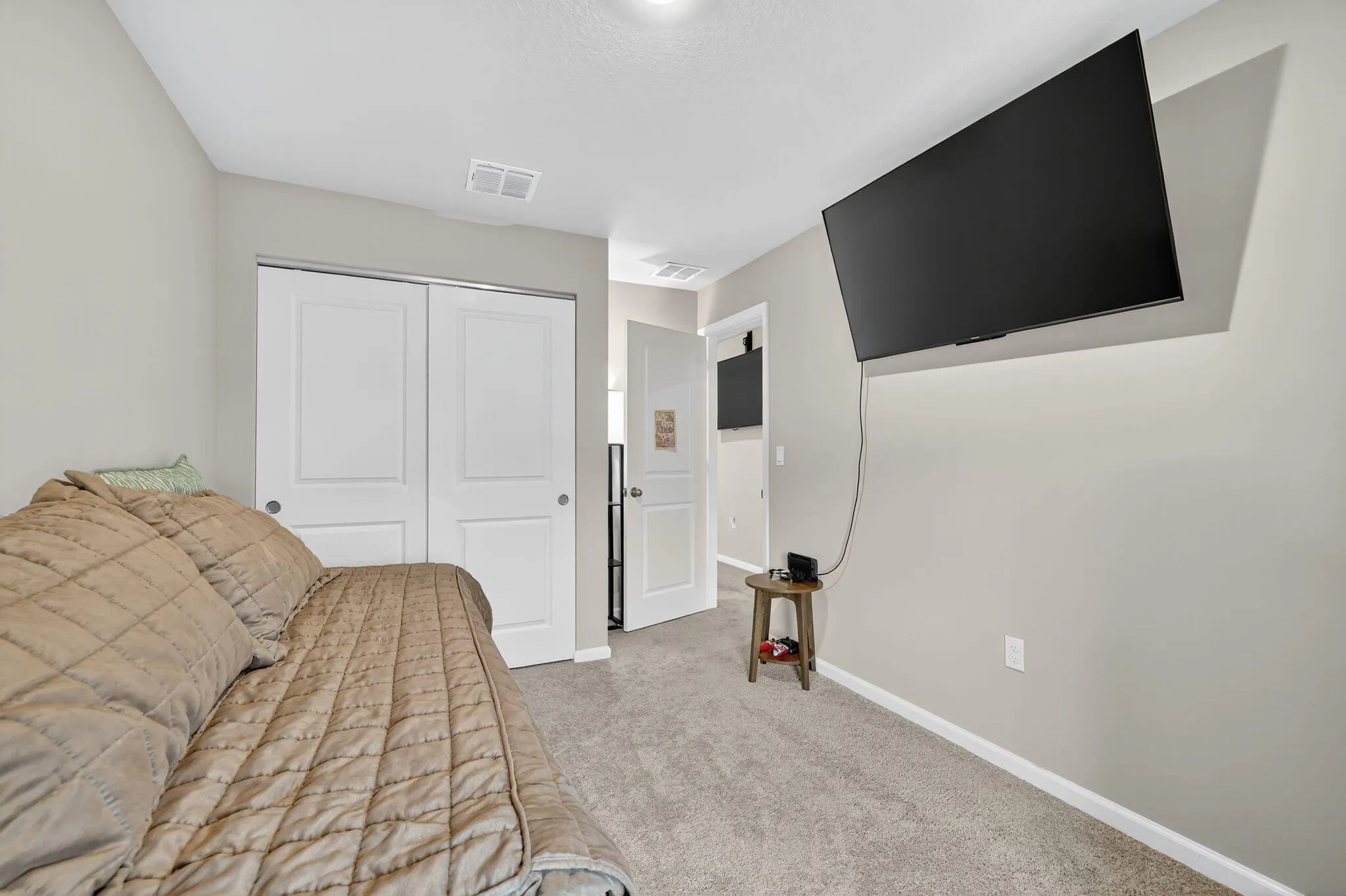 5672 SE Edgewater Circle
